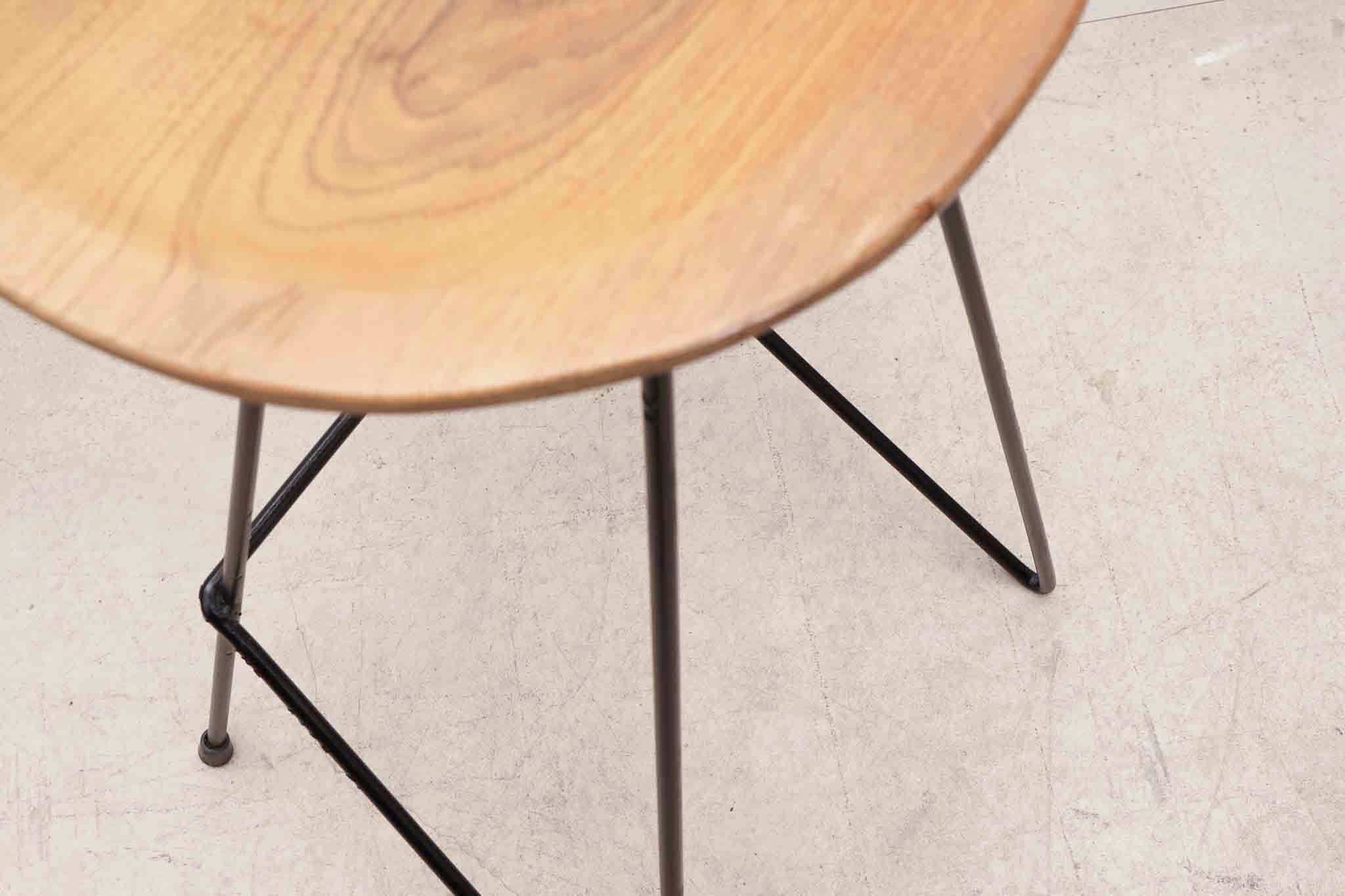 Tabouret en bois massif