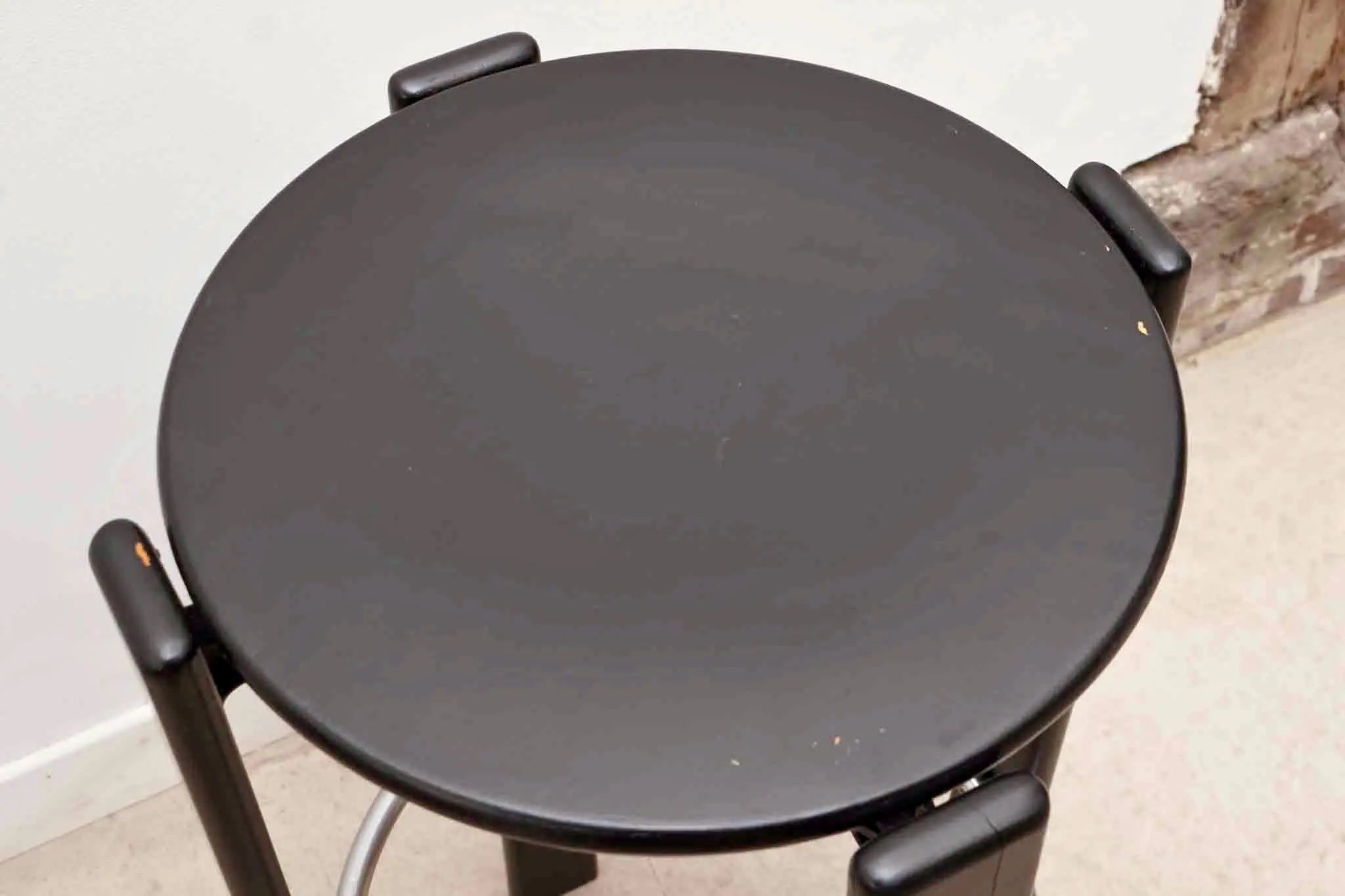 Tabouret Bruno Rey noir Cartel de Belleville