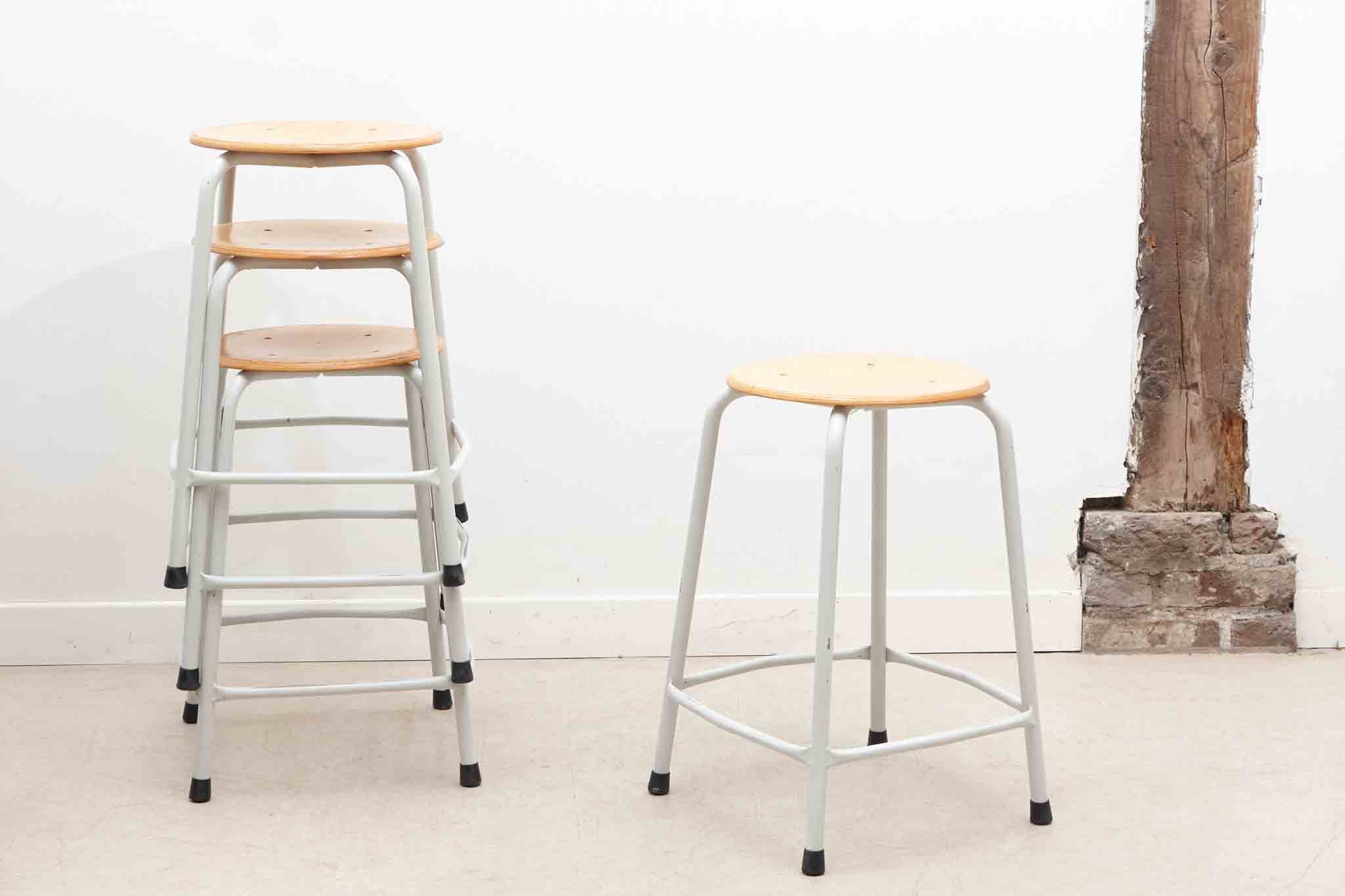 Tabouret mi-haut chêne et blanc