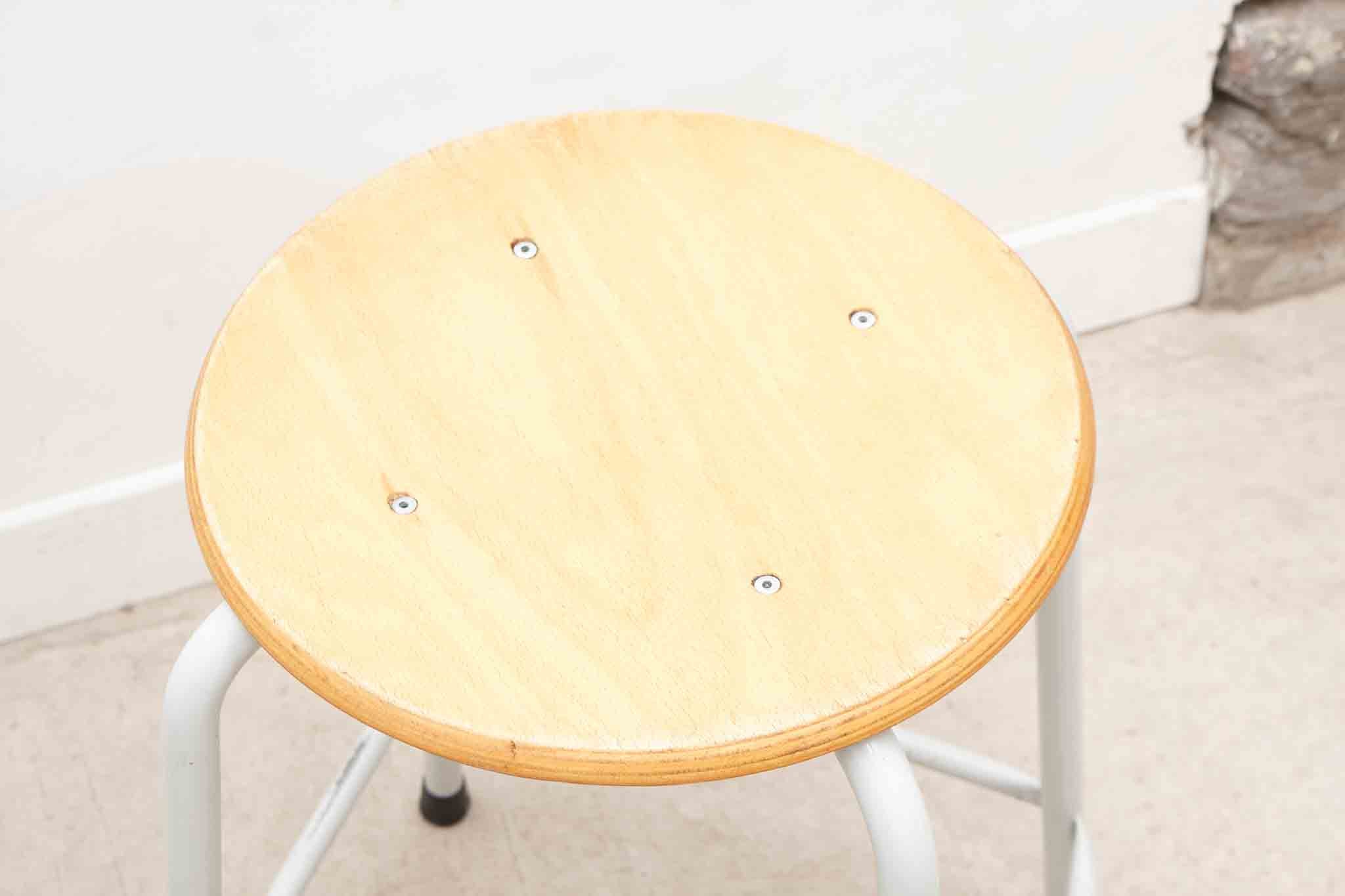 Tabouret mi-haut chêne et blanc