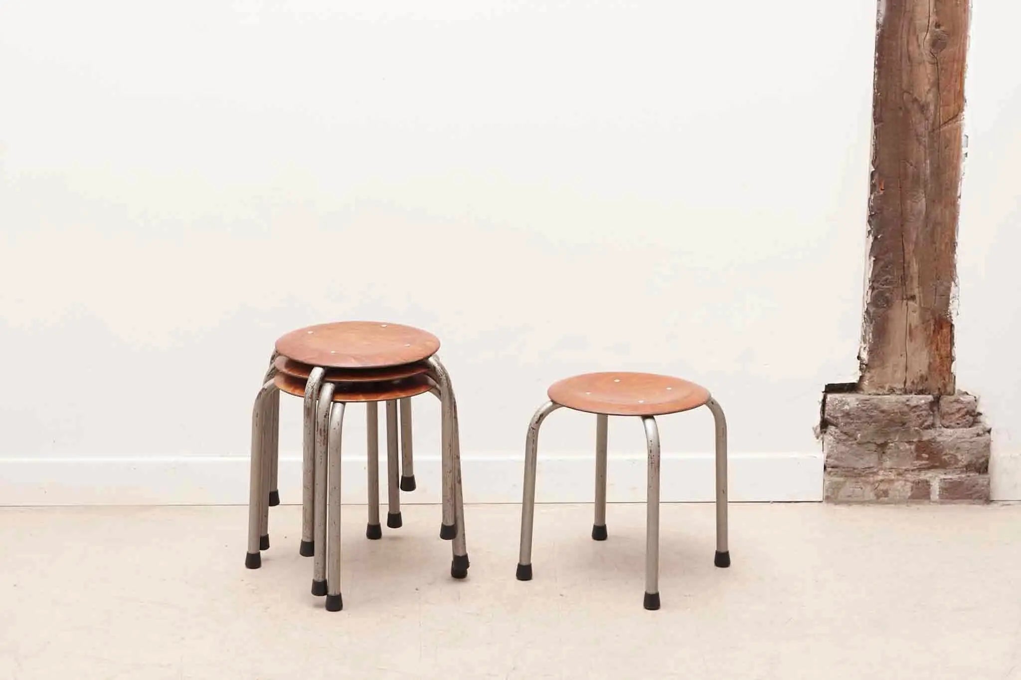 Tabouret bas chêne / gris Cartel de Belleville