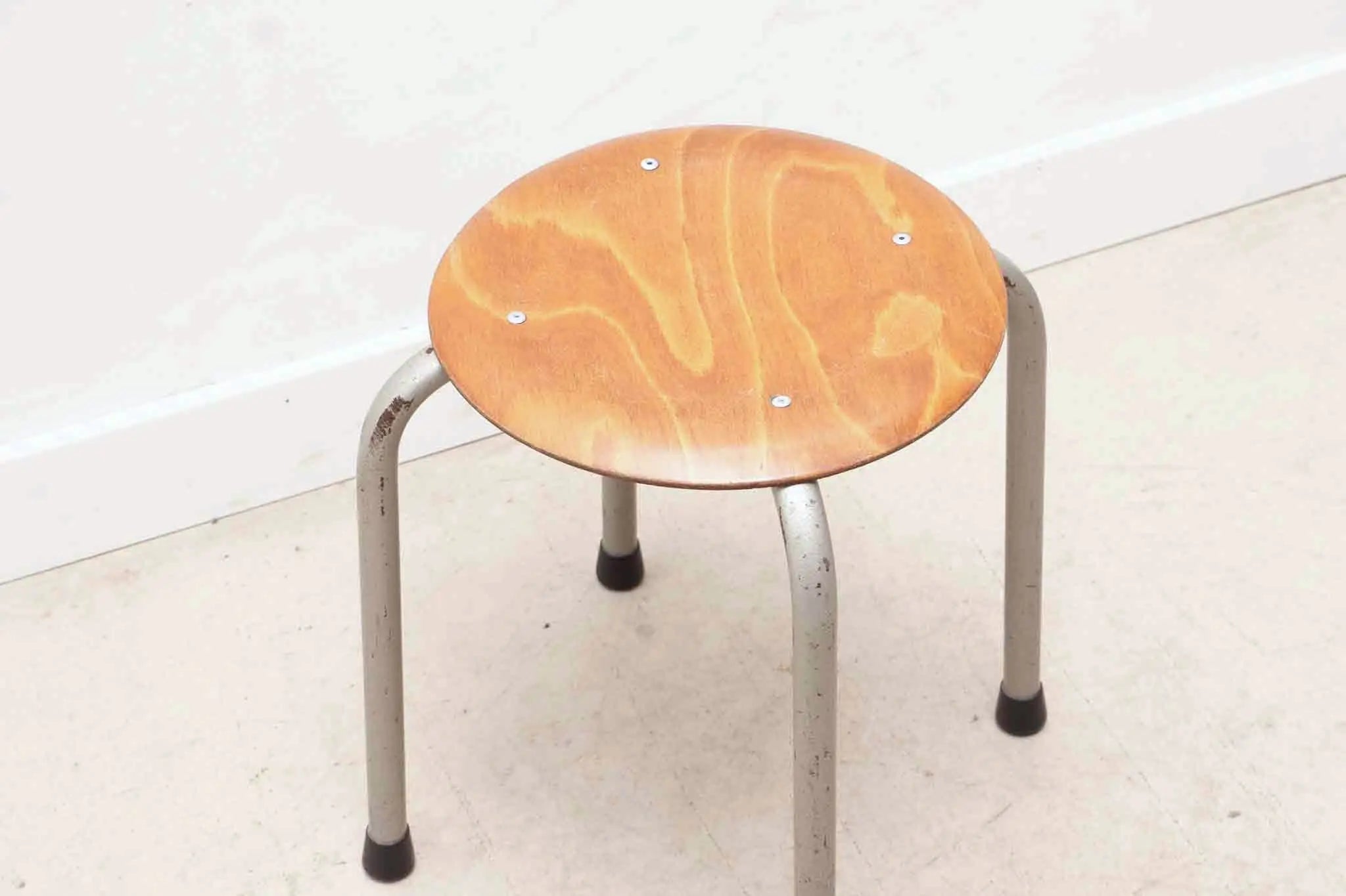 Tabouret bas chêne / gris Cartel de Belleville
