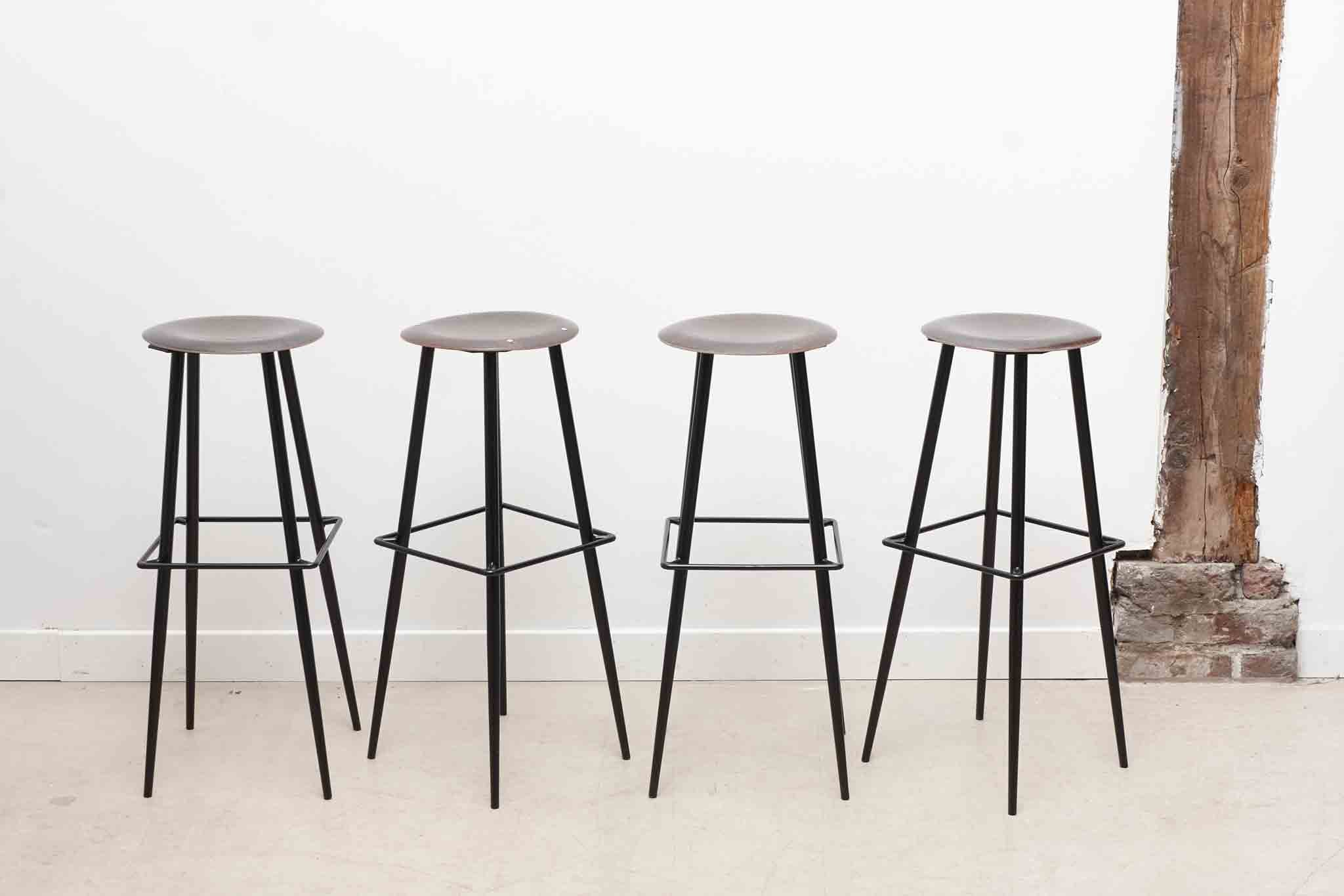 Tabouret de bar à pieds fins en métal