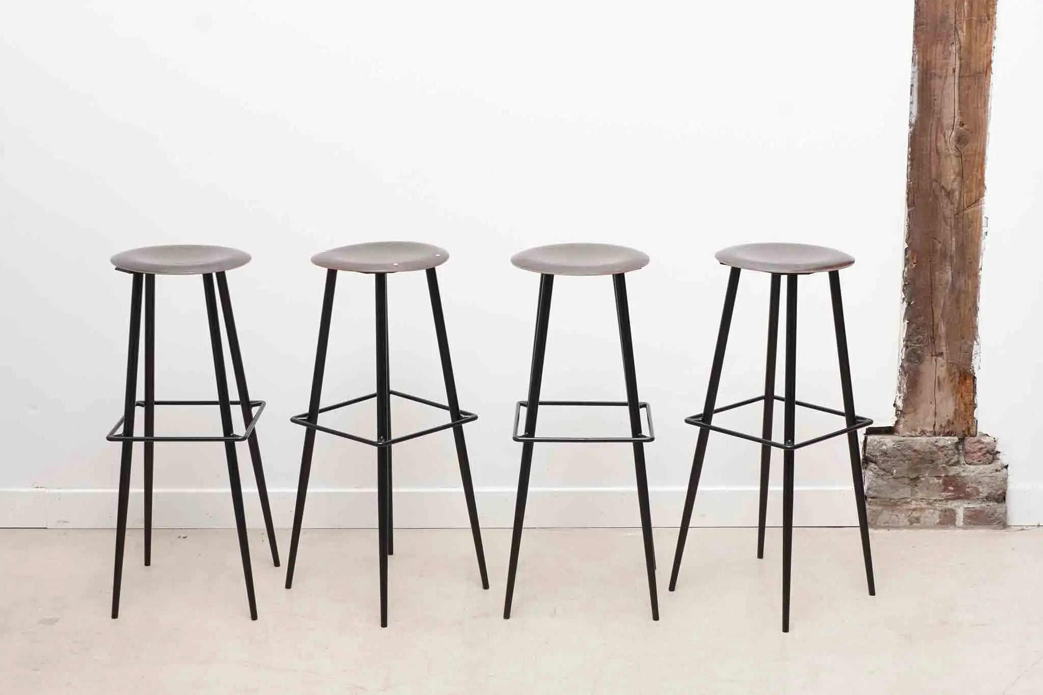 Tabouret de bar à pieds fins en métal Cartel de Belleville