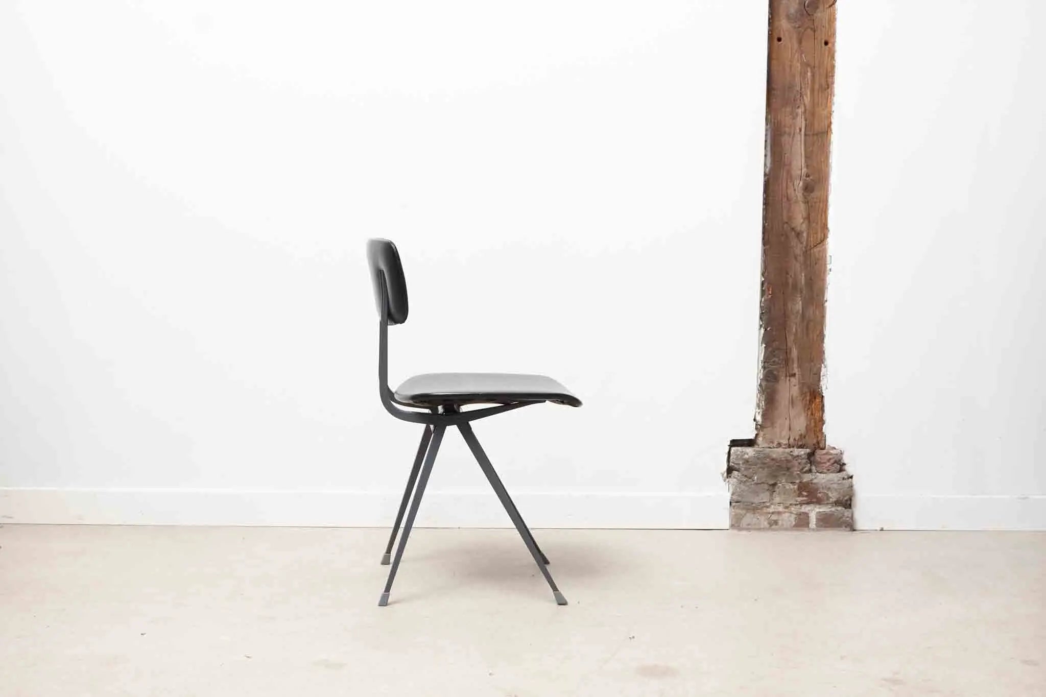 Chaise "Result" de Friso Kramer noir Cartel de Belleville