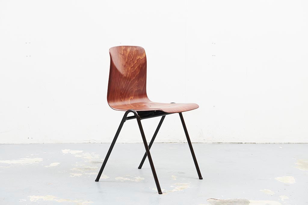 Chaise vintage Galvanitas S25 chêne et marron Cartel de Belleville