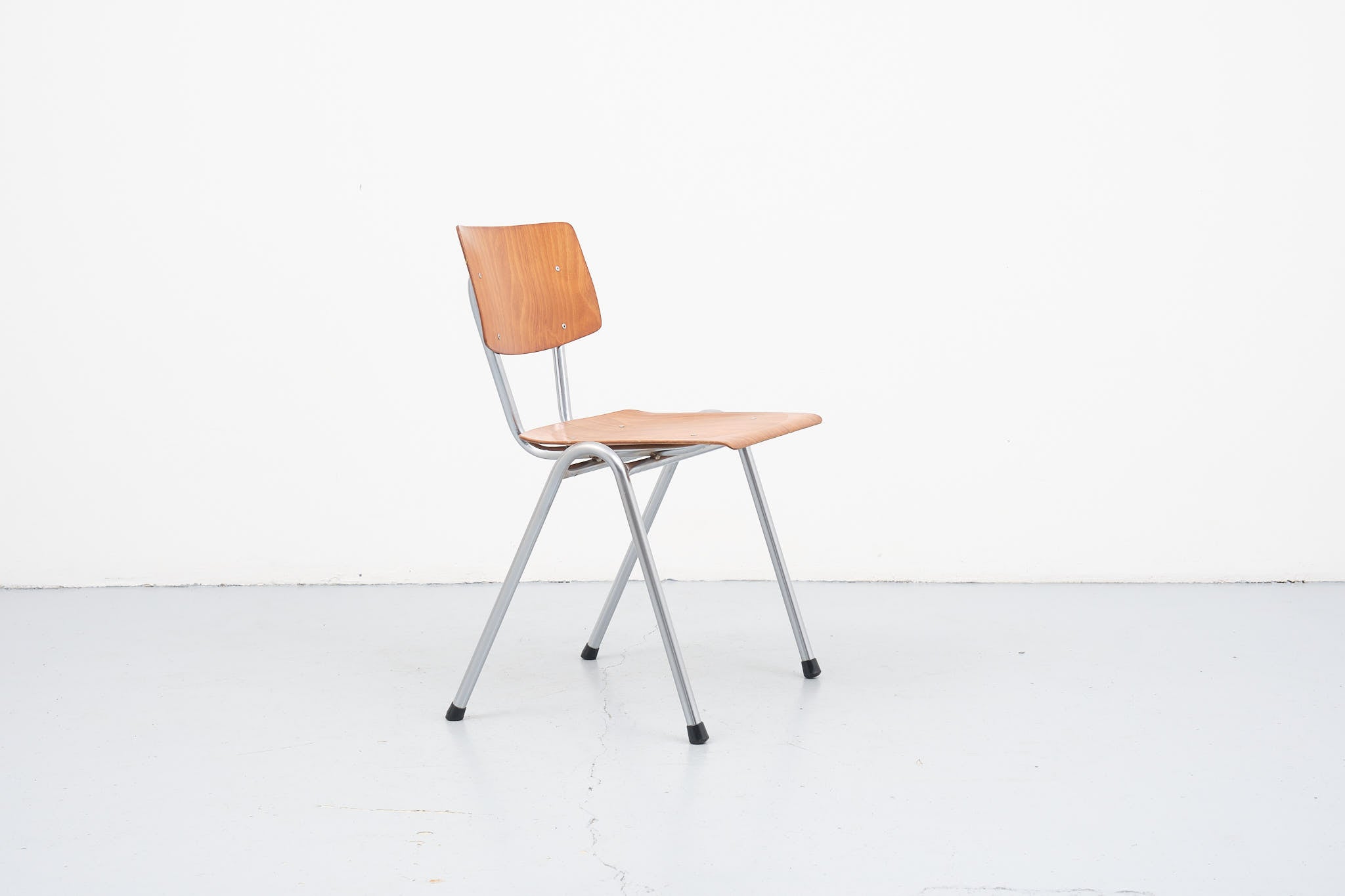 Eromes stackable oak chair