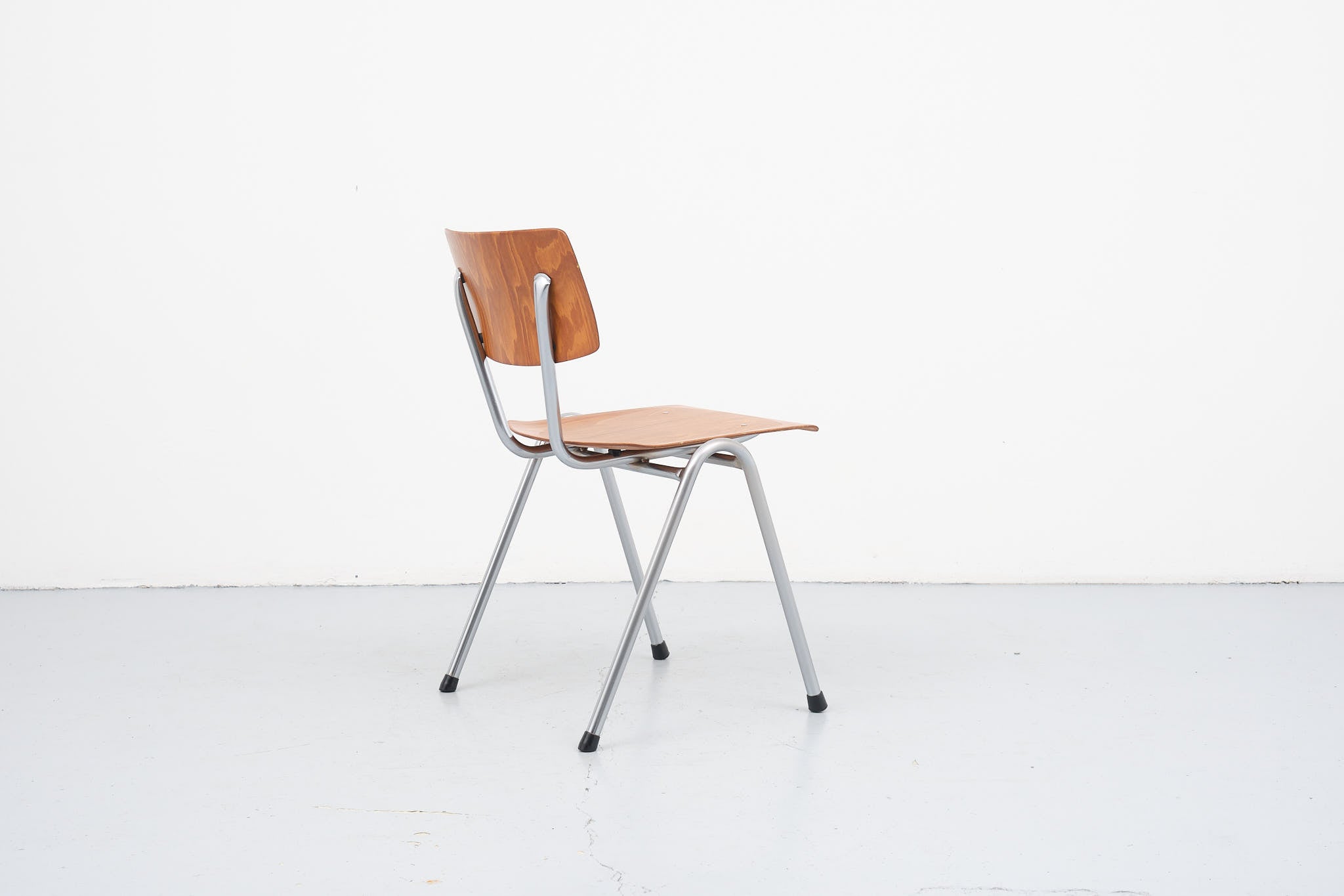 Eromes stackable oak chair