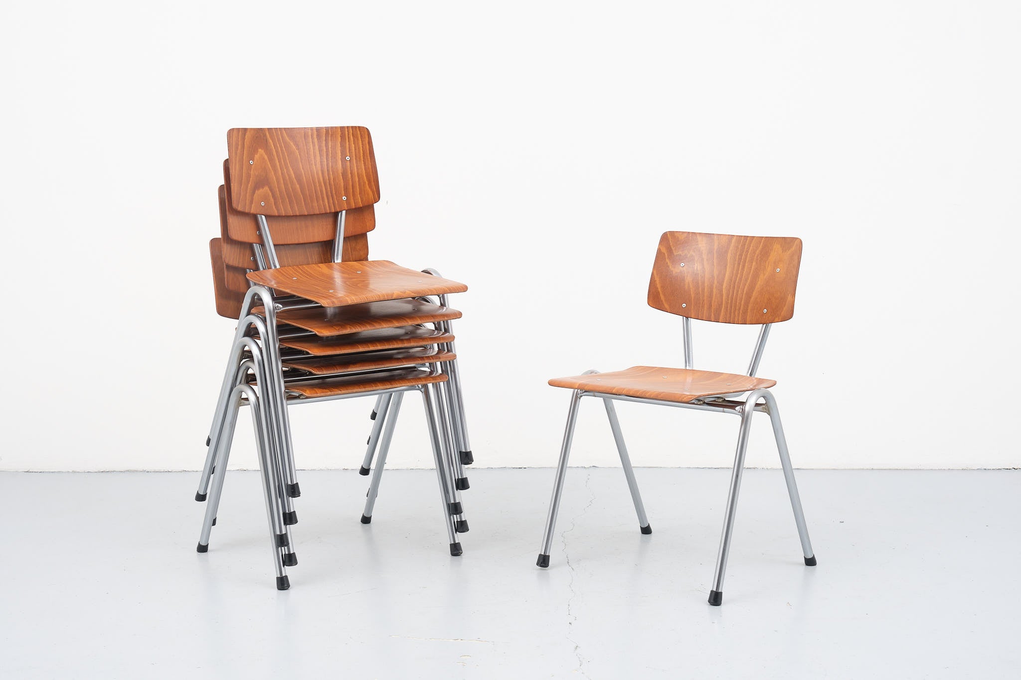 Eromes stackable oak chair