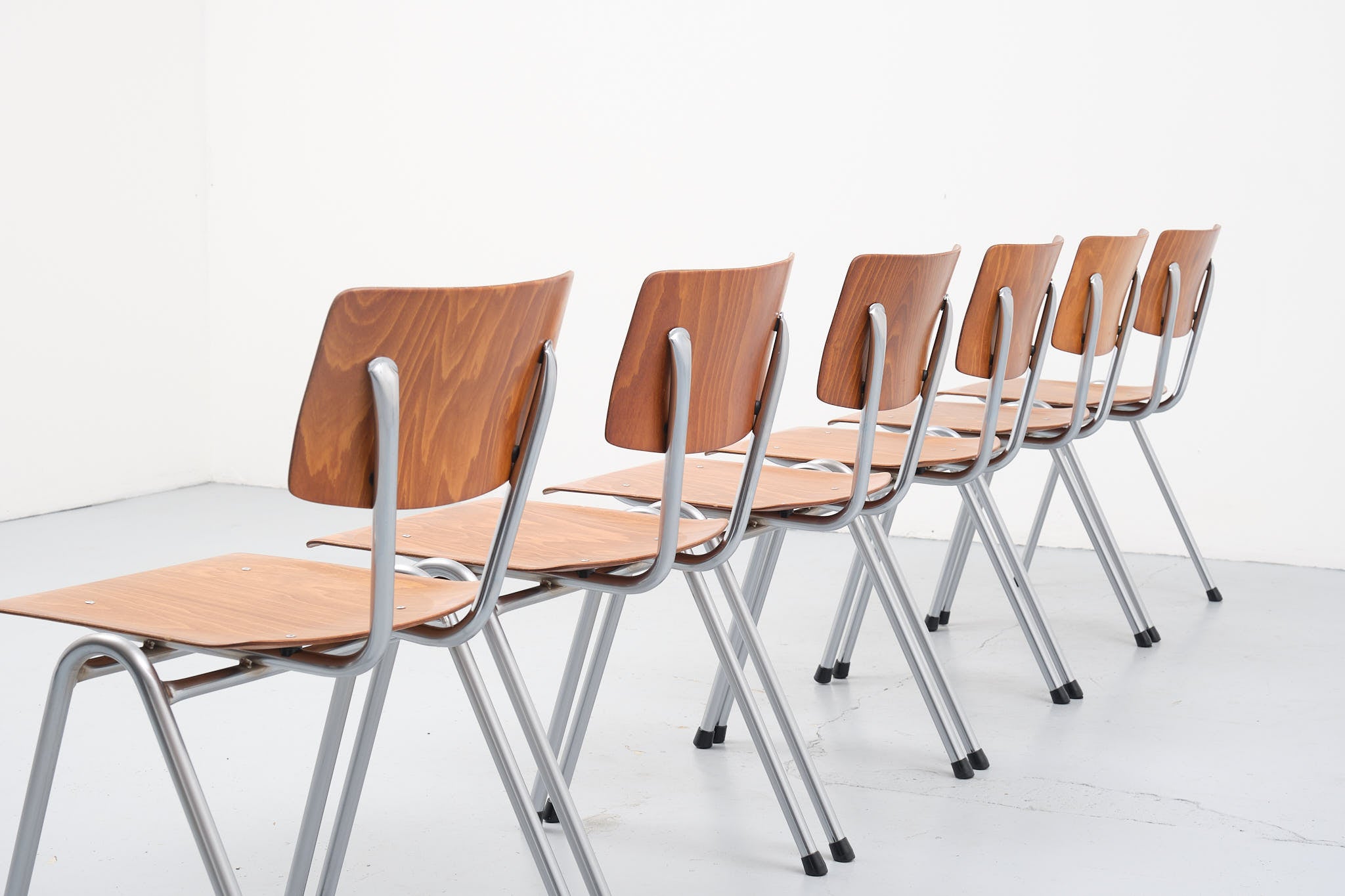 Eromes stackable oak chair