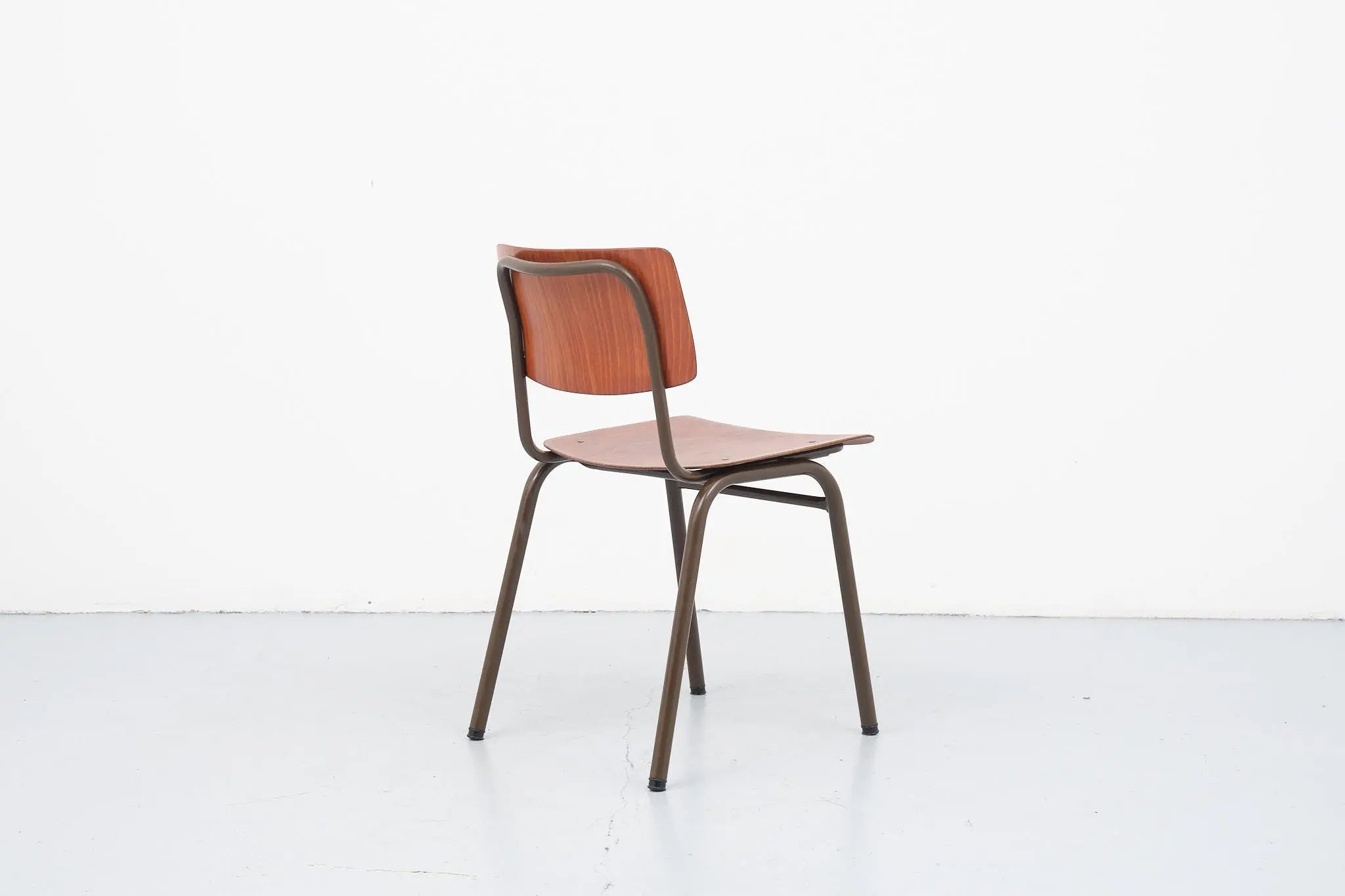 Chaise Marko chêne et marron Cartel de Belleville