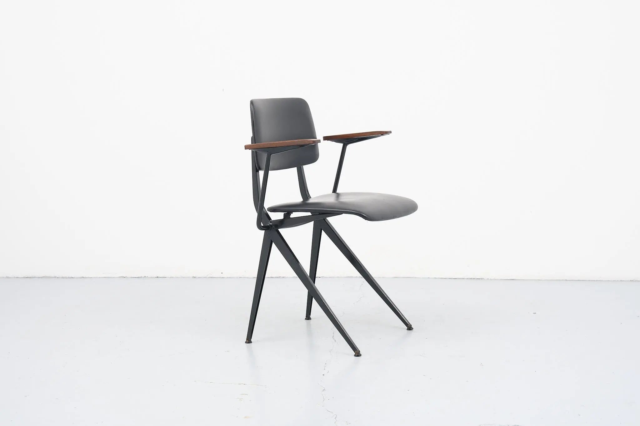 Chaise Marko S202 Spinstoel Accoudoirs noir Cartel de Belleville