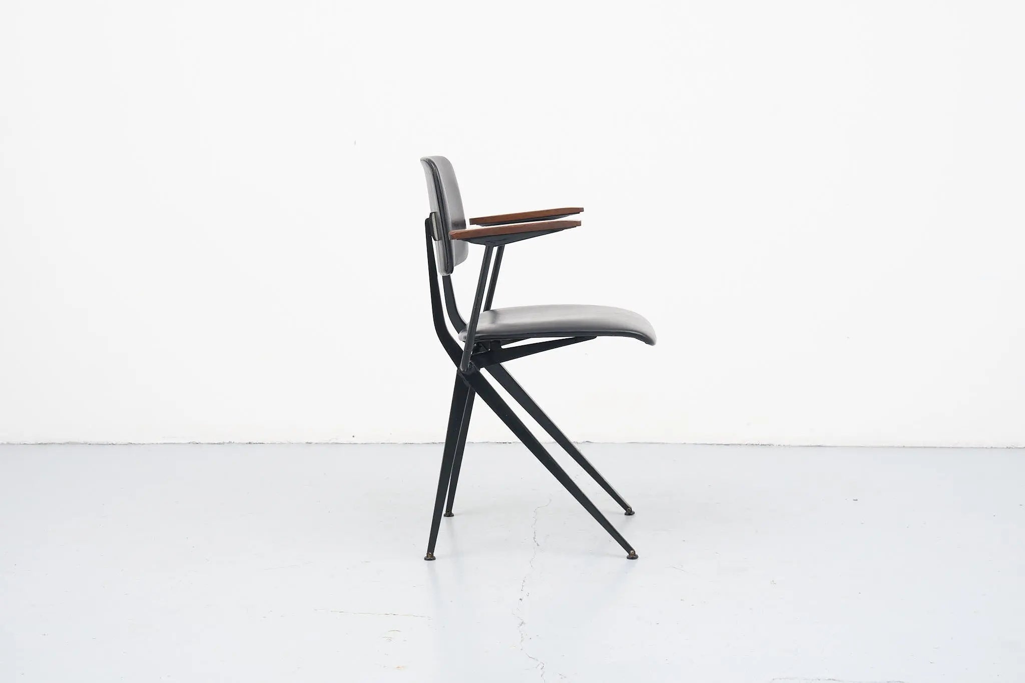 Chaise Marko S202 Spinstoel Accoudoirs noir Cartel de Belleville