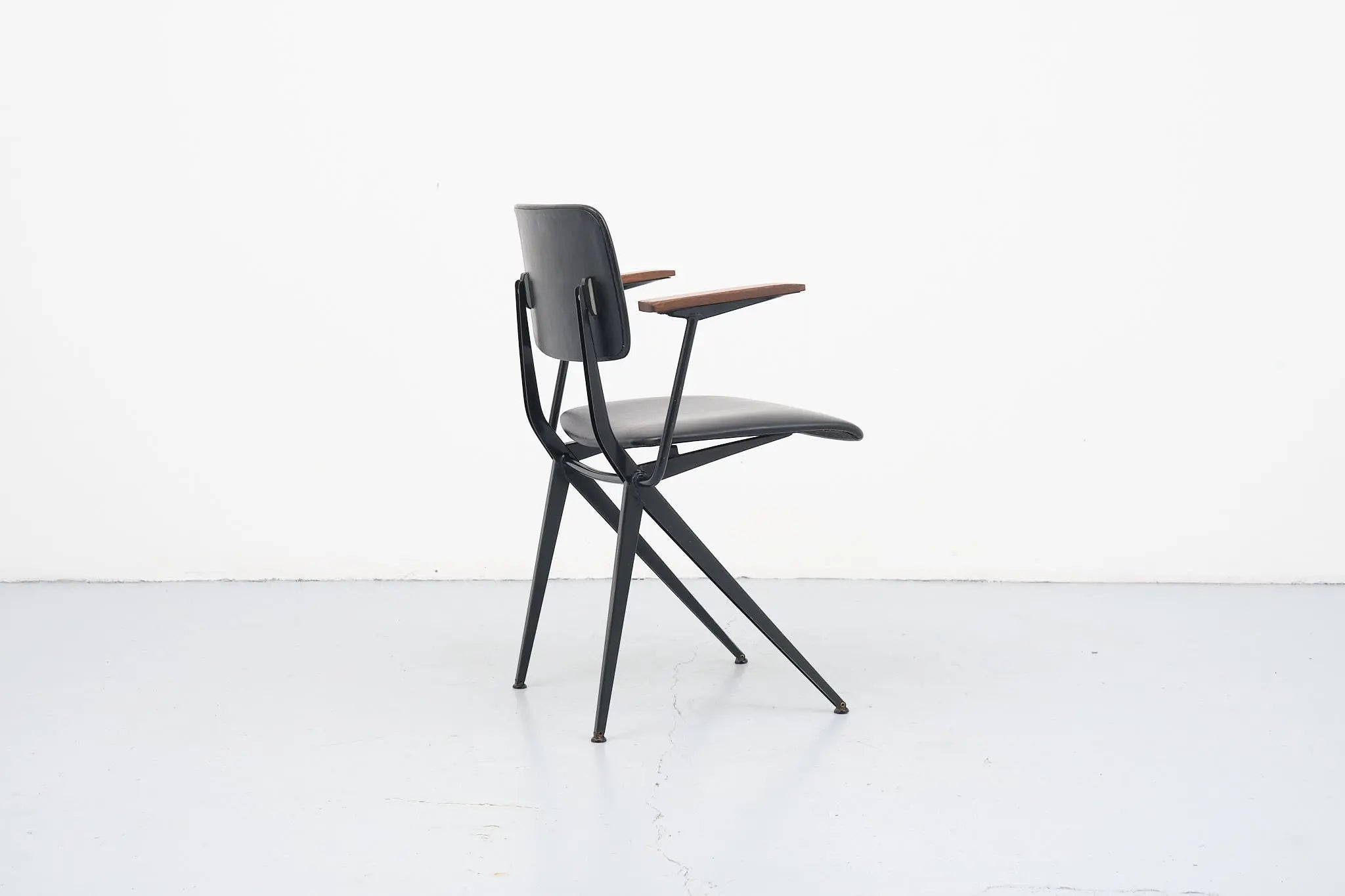 Chaise Marko S202 Spinstoel Accoudoirs noir Cartel de Belleville