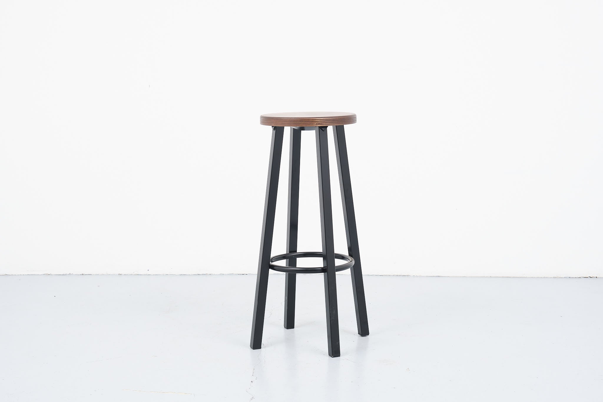 Tabouret de bar bois et noir