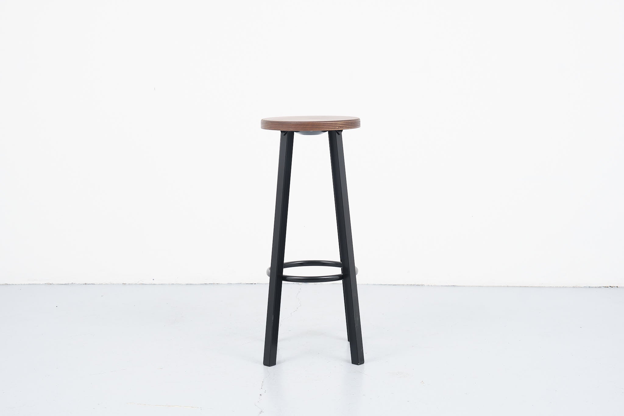 Tabouret de bar bois et noir