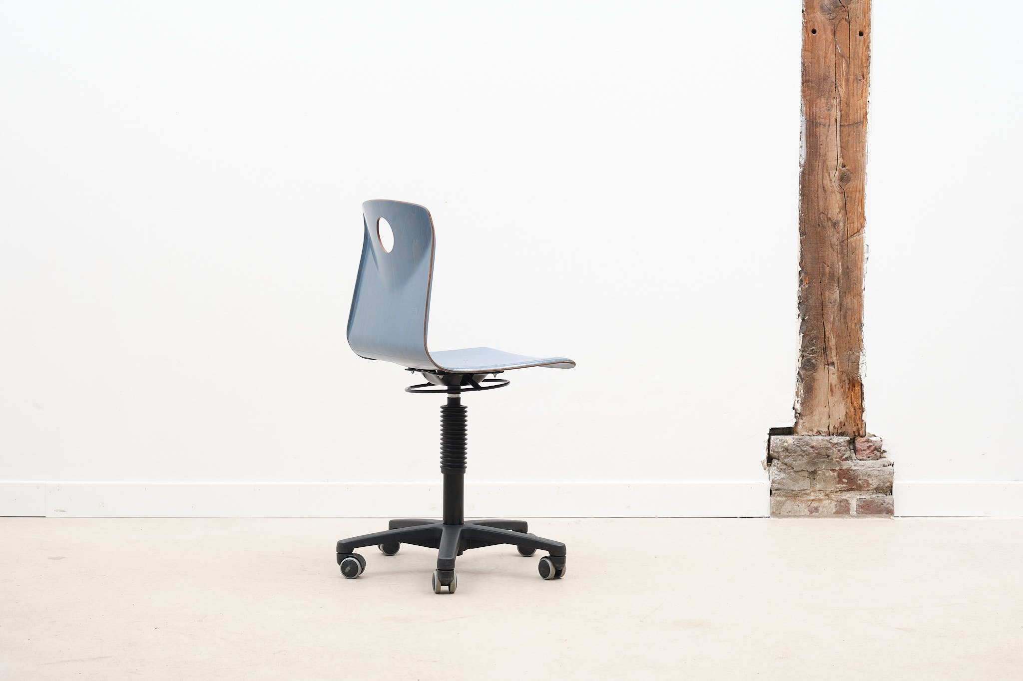 Chaise de bureau à roulettes