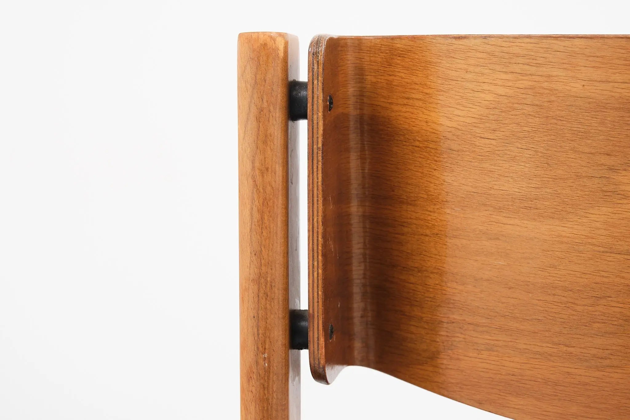 Chaise empilable en bois courbé années 70 Cartel de Belleville