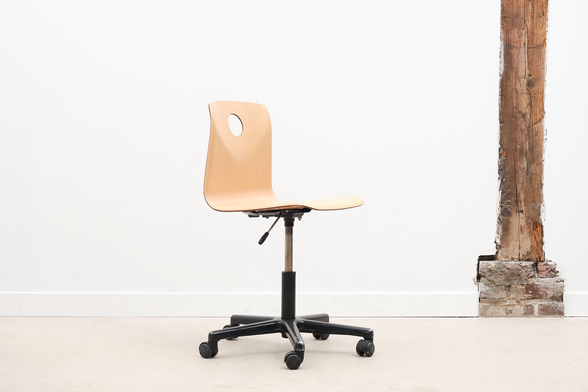 Chaise de bureau à roulettes