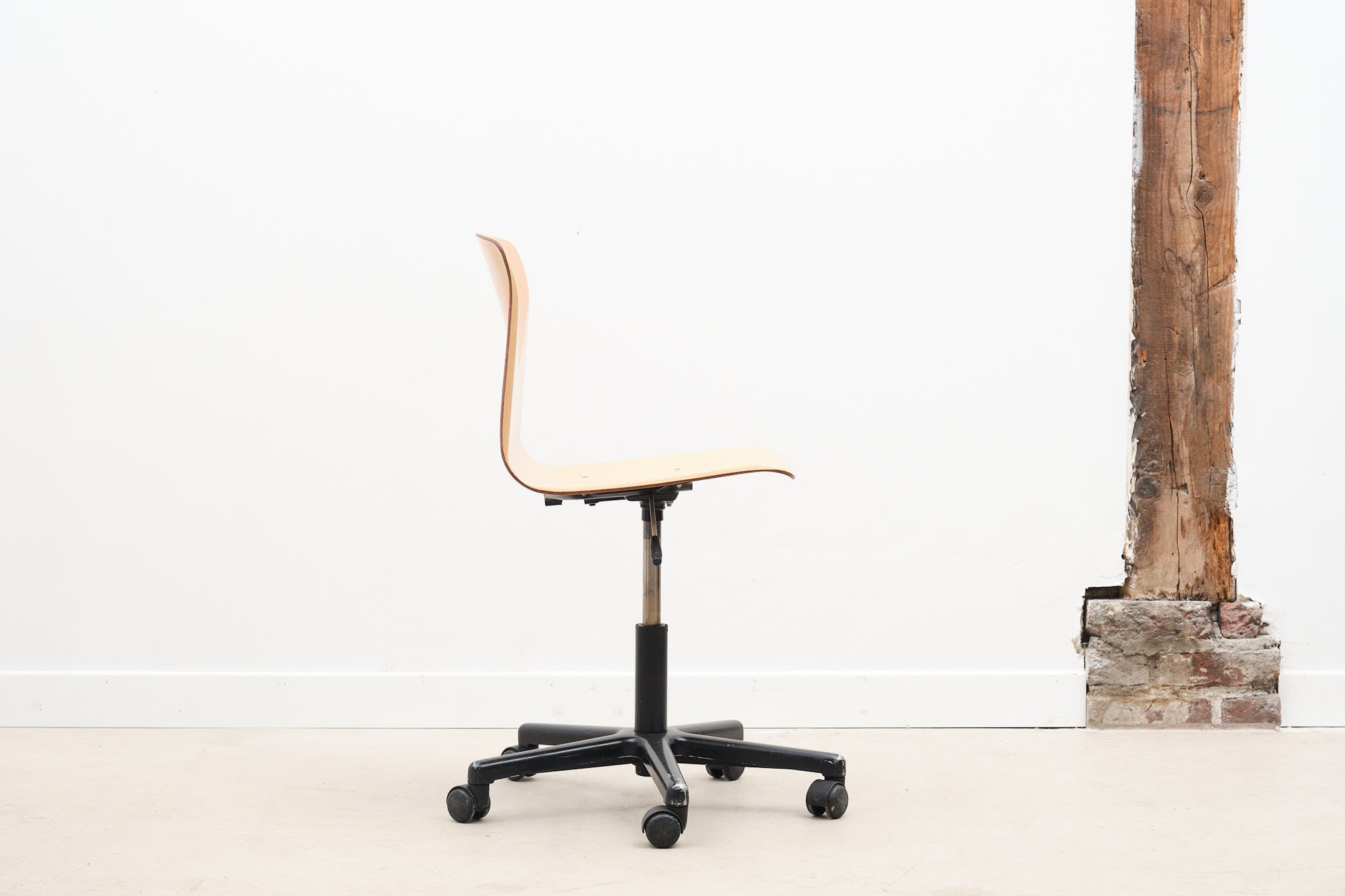 Chaise de bureau à roulettes