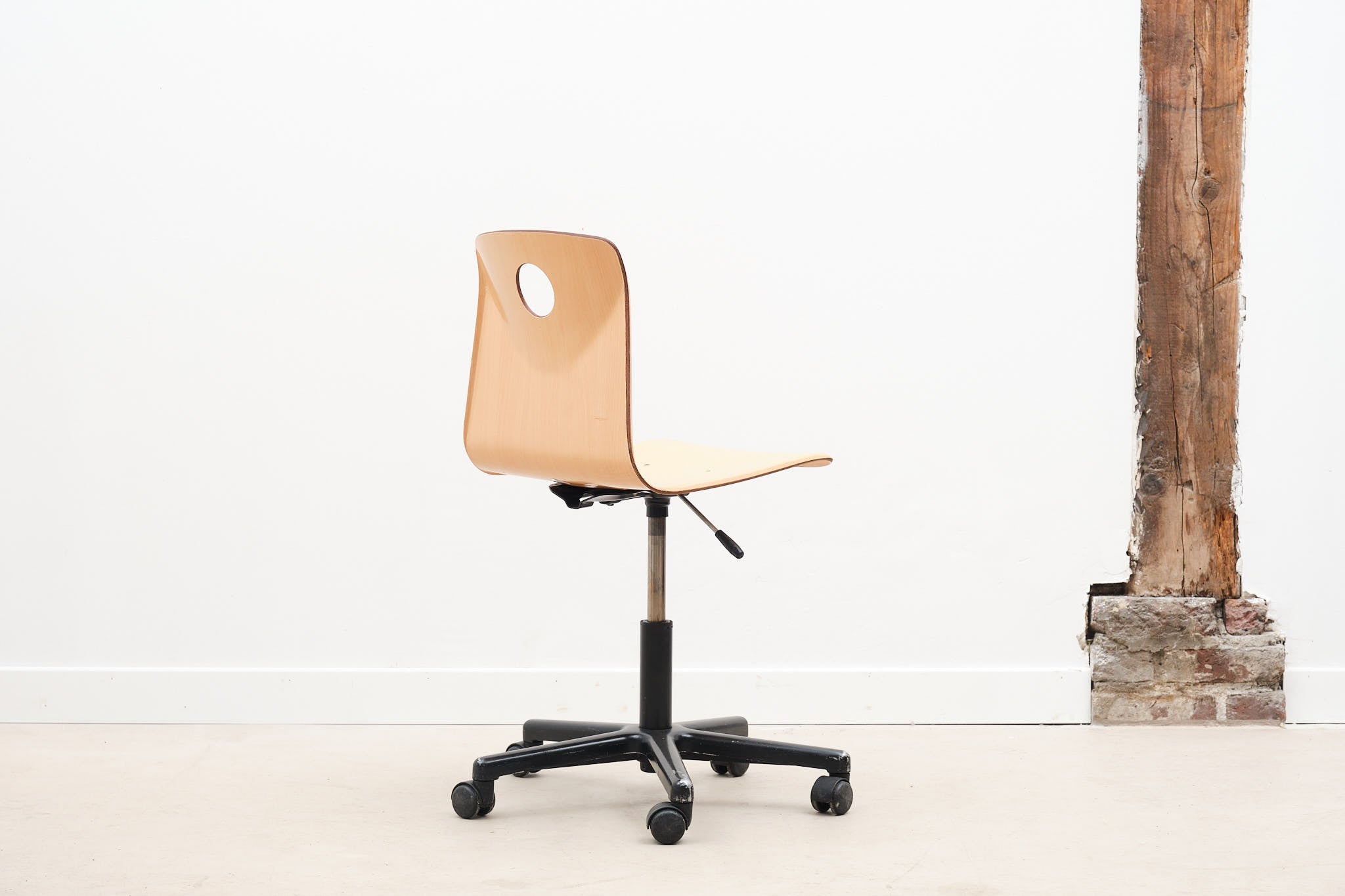 Chaise de bureau à roulettes