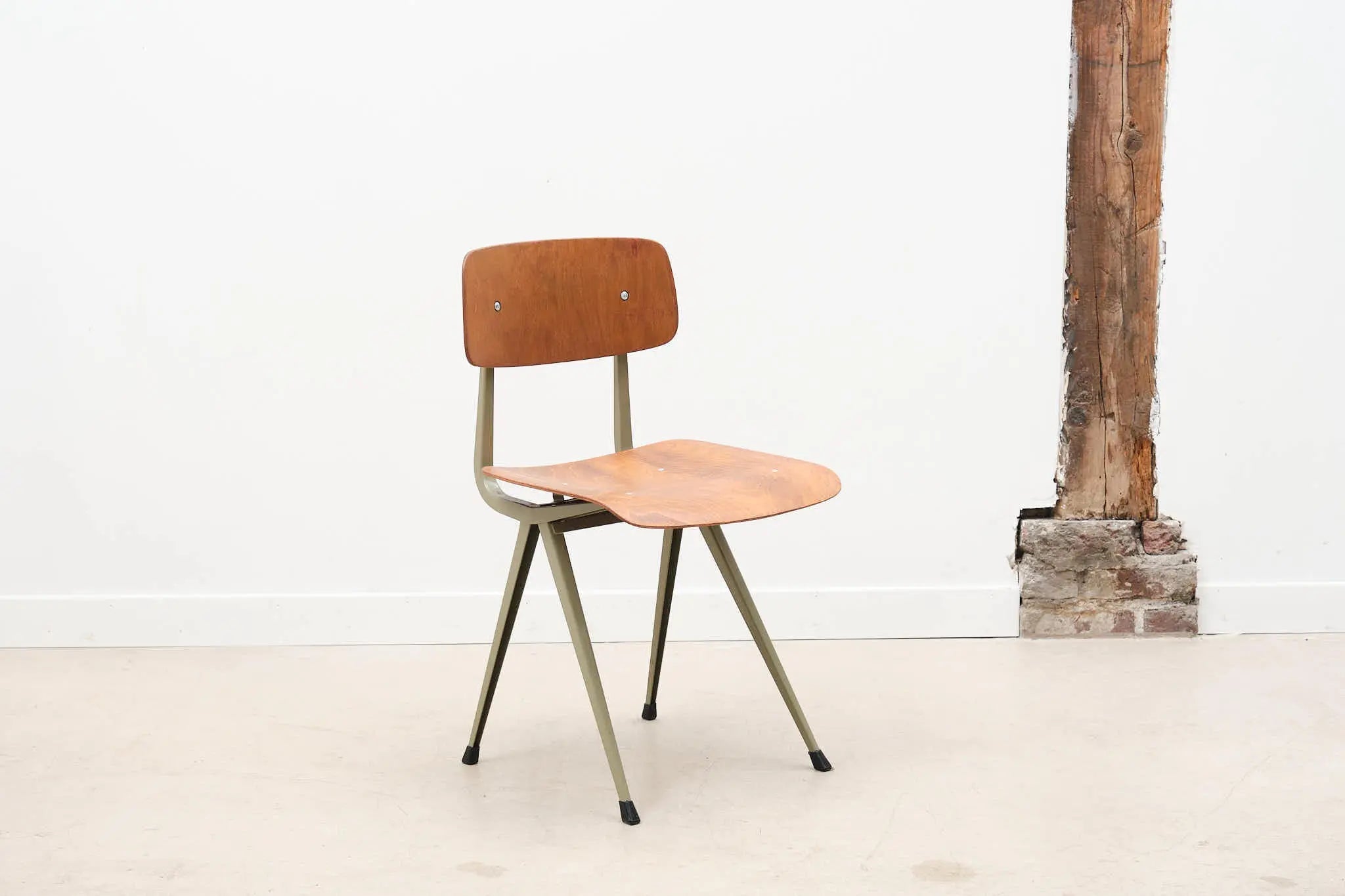 Chaise "Result" Friso Kramer chêne et vert Cartel de Belleville
