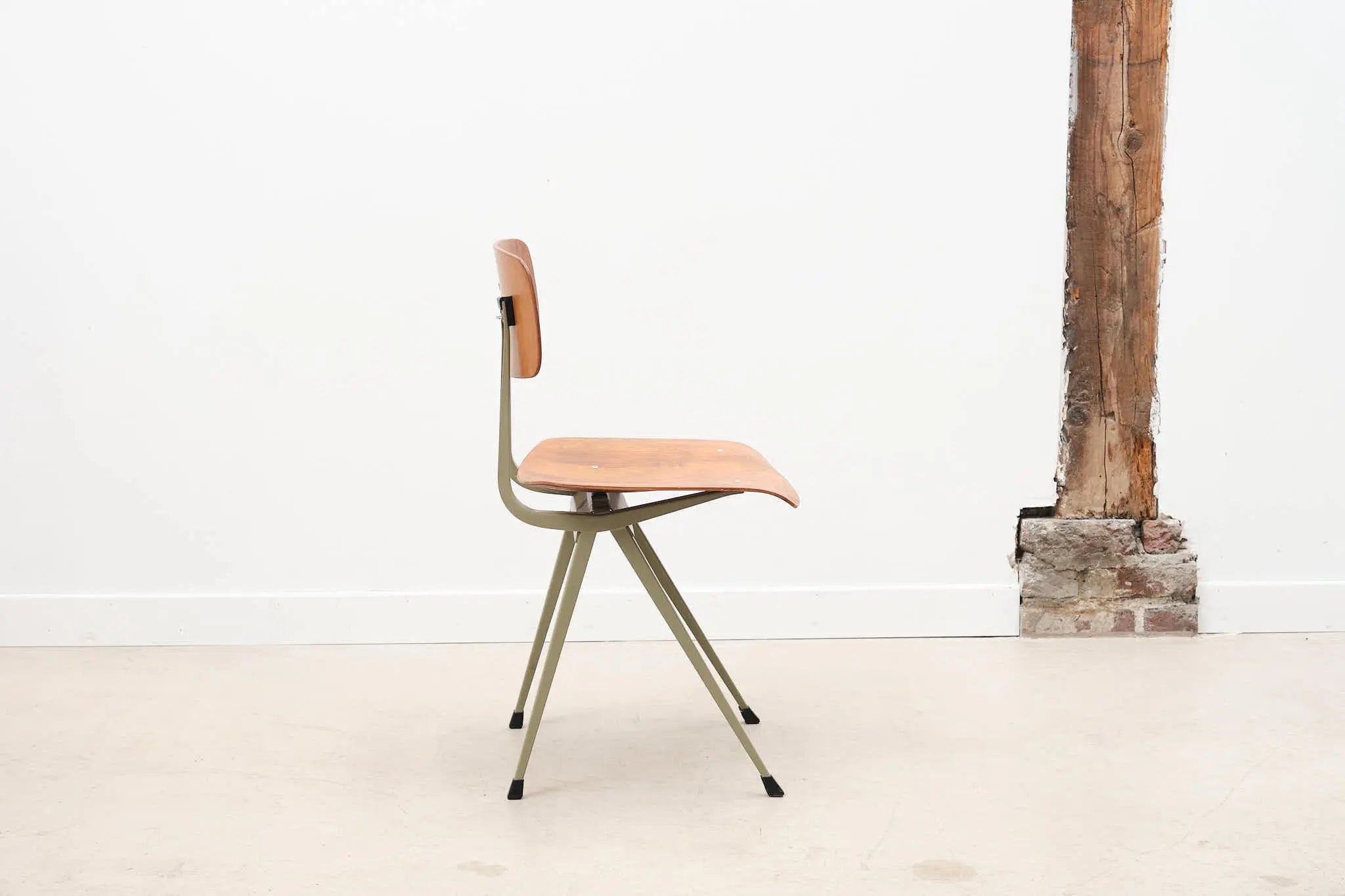 Chaise "Result" Friso Kramer chêne et vert Cartel de Belleville