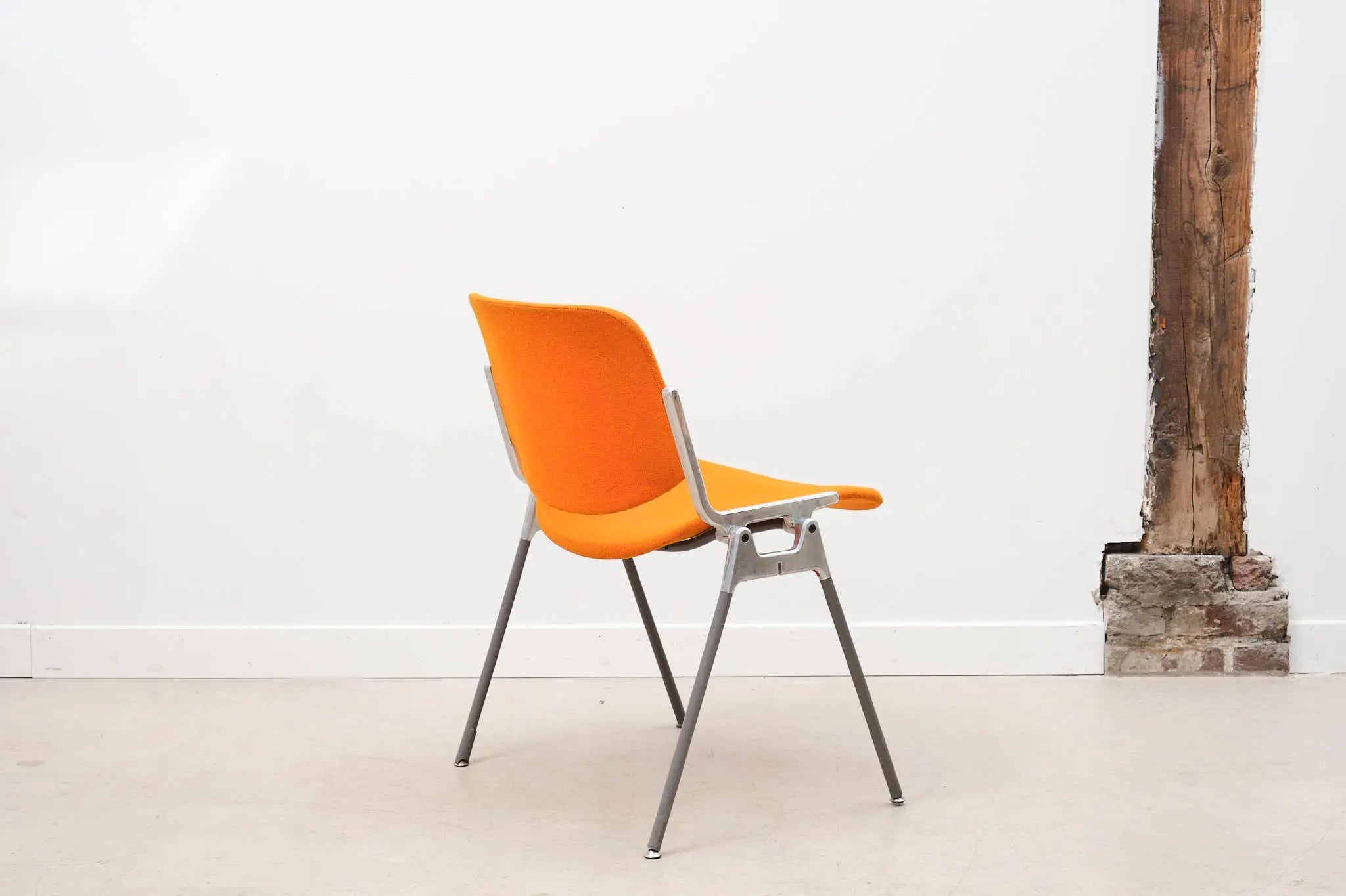 Chaise DSC 106 de G.Piretti pour Castelli colorée Cartel de Belleville
