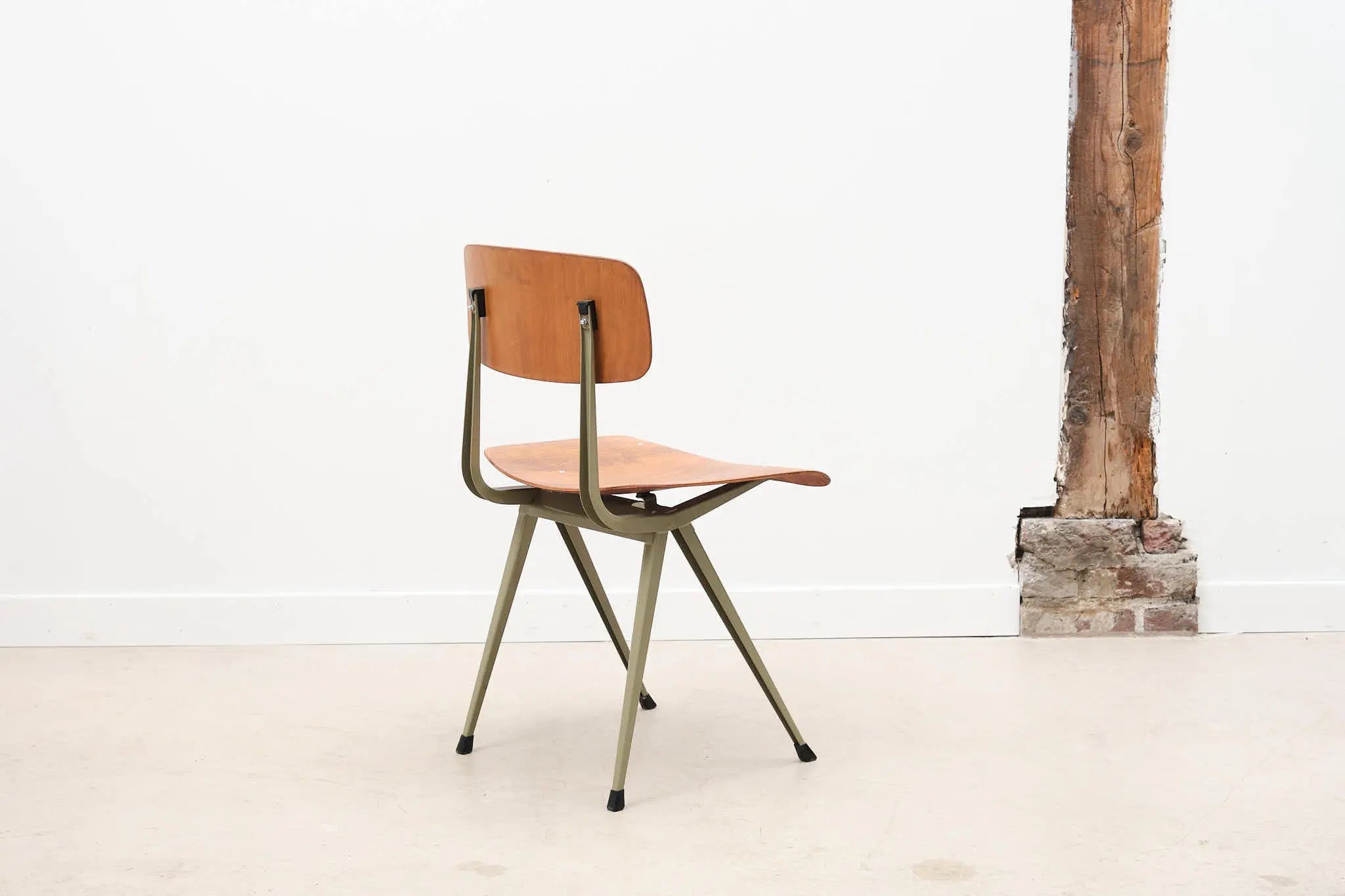 Chaise "Result" Friso Kramer chêne et vert Cartel de Belleville