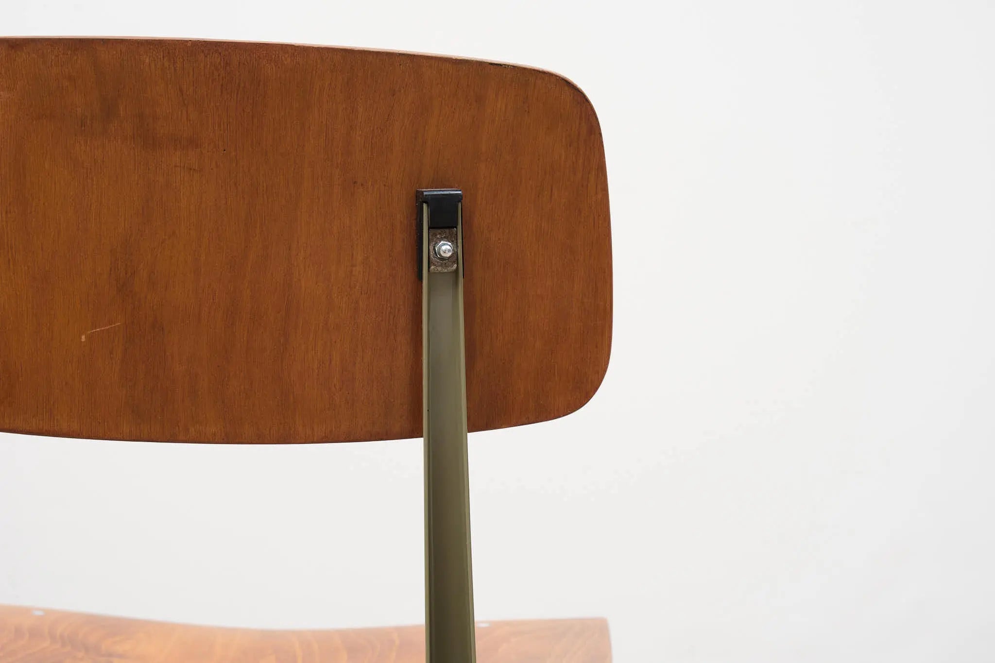 Chaise "Result" Friso Kramer chêne et vert Cartel de Belleville