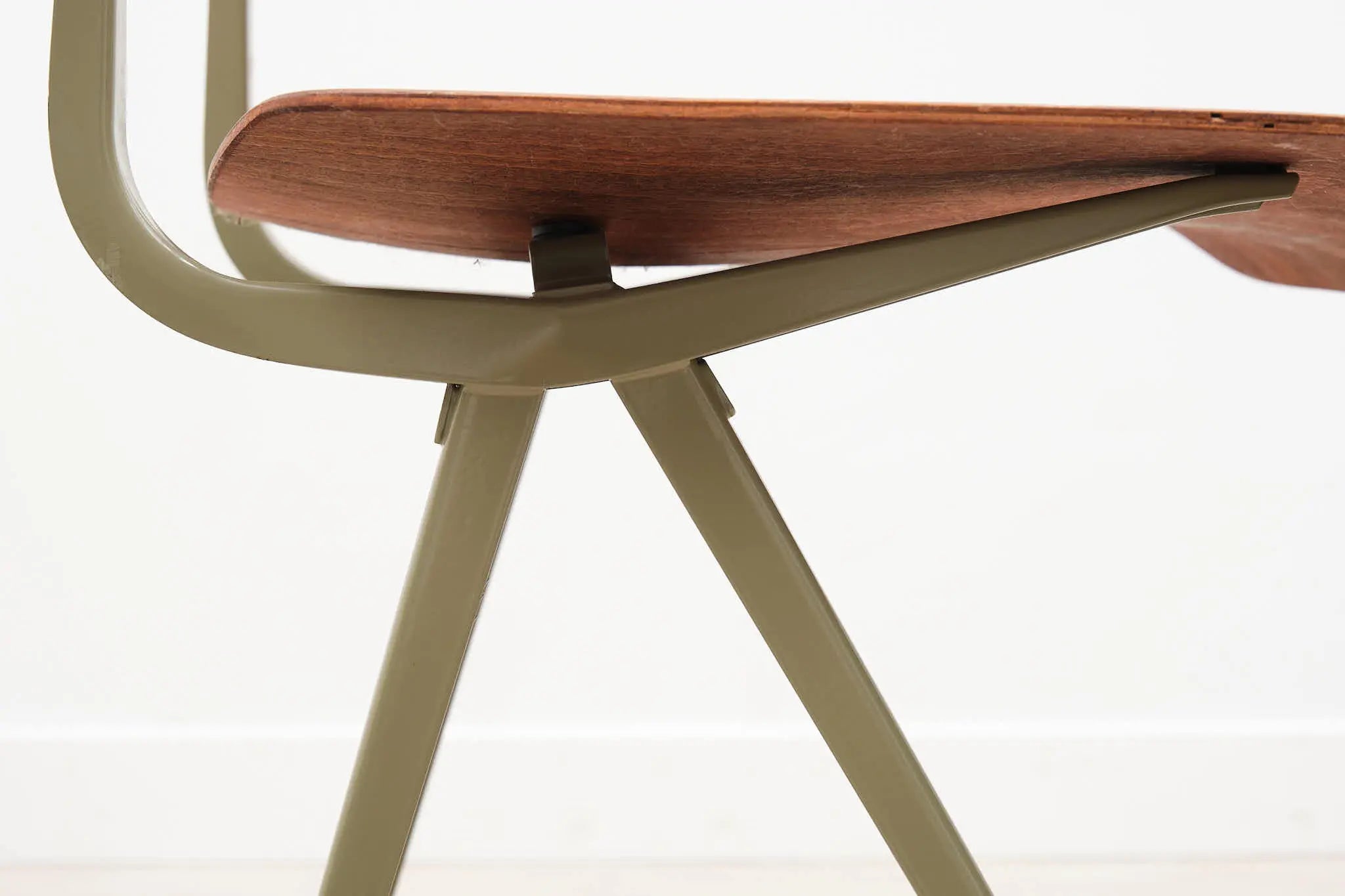 Chaise "Result" Friso Kramer chêne et vert Cartel de Belleville