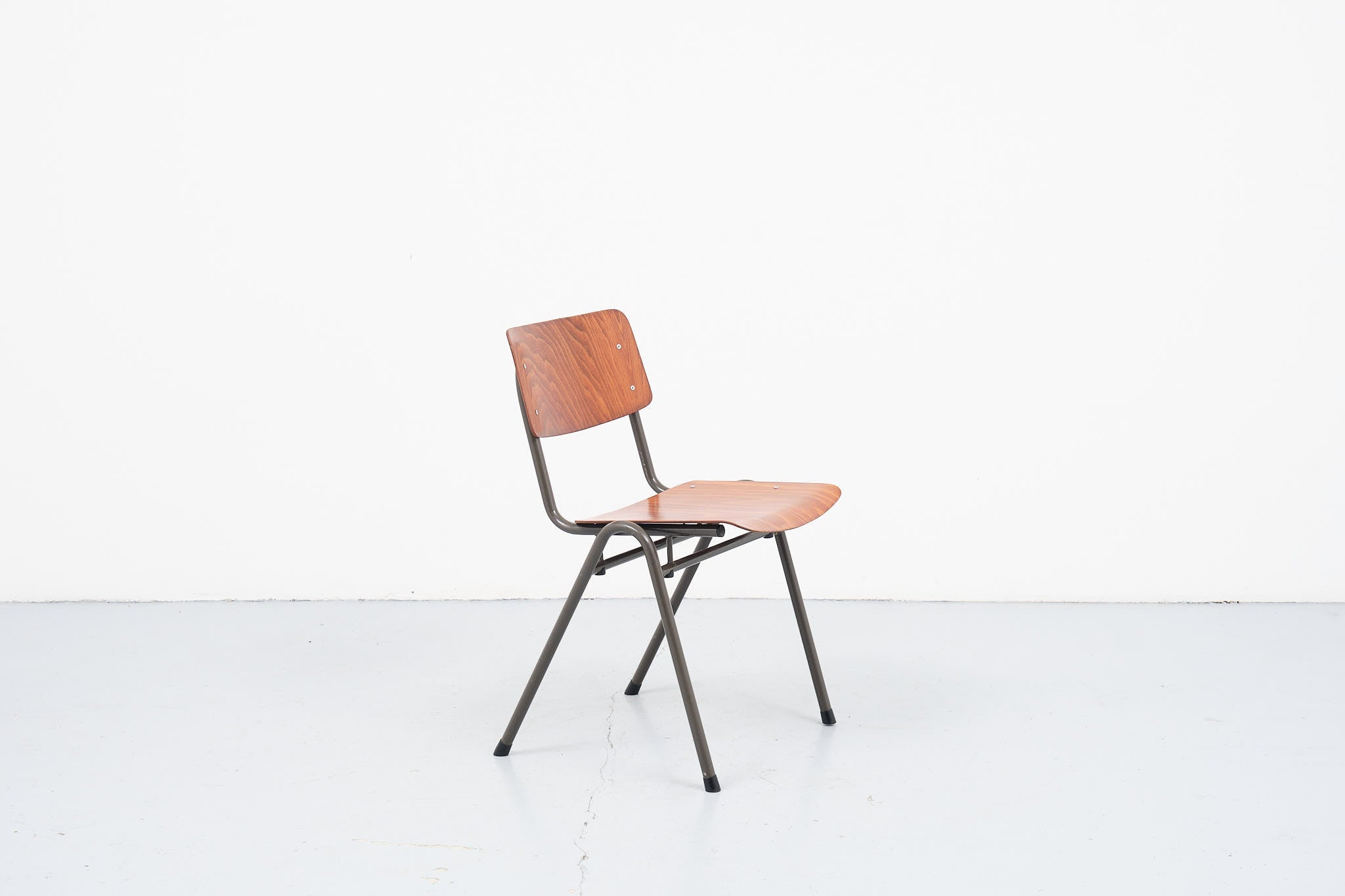 Chaise eromes F4 chêne gris chaud Cartel de Belleville