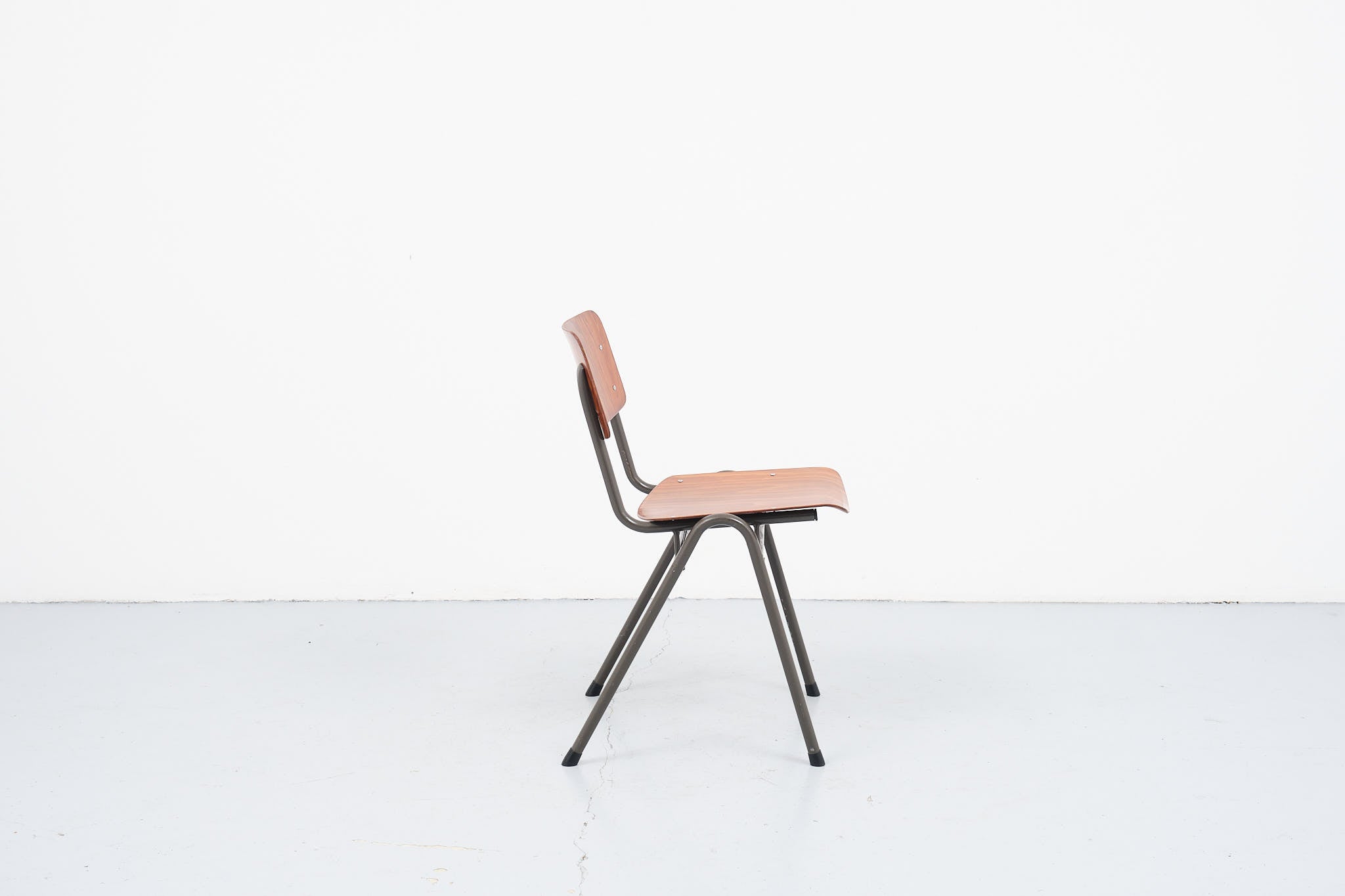 Chaise eromes F4 chêne gris chaud Cartel de Belleville