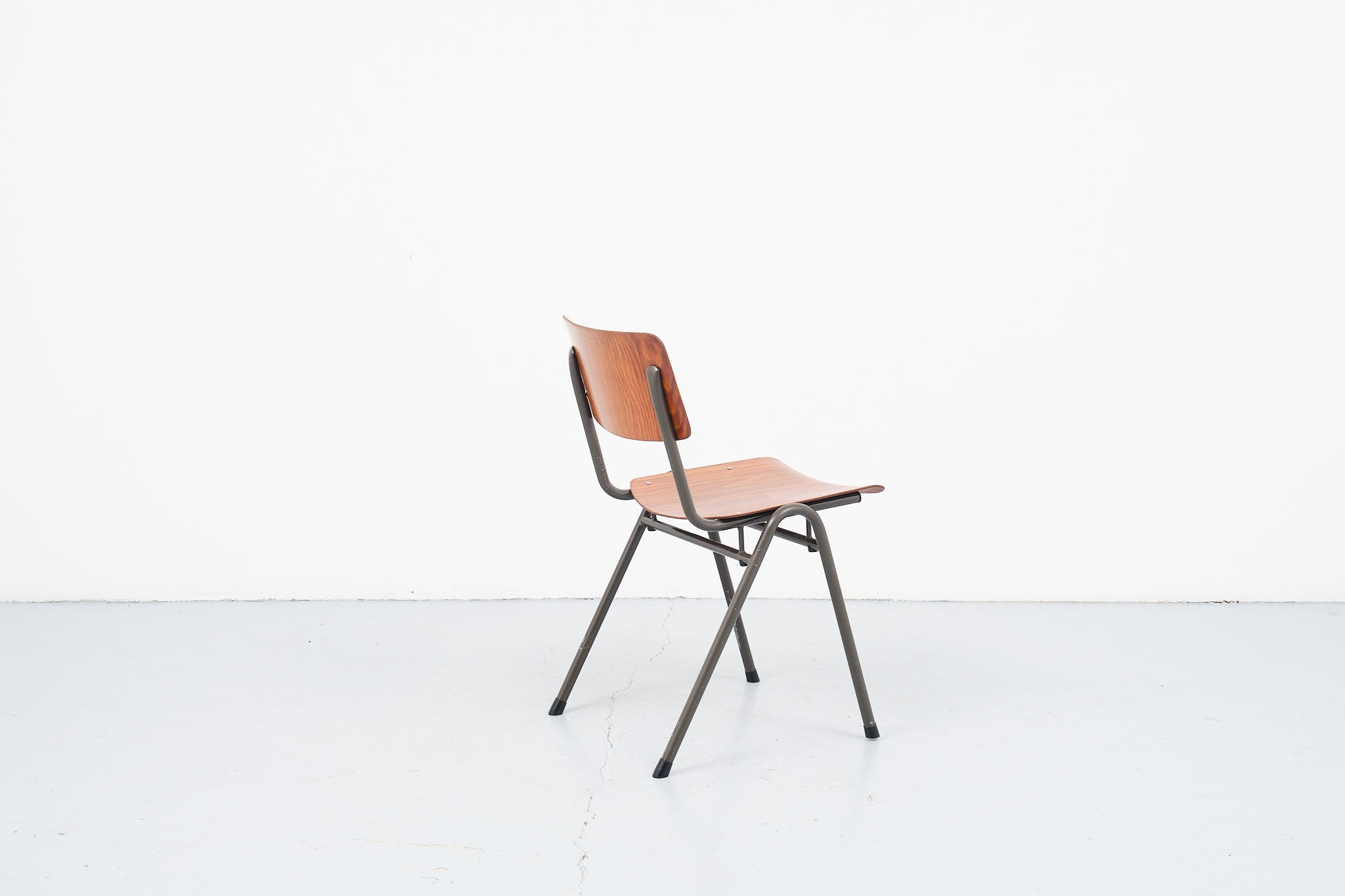 Chaise eromes F4 chêne gris chaud Cartel de Belleville