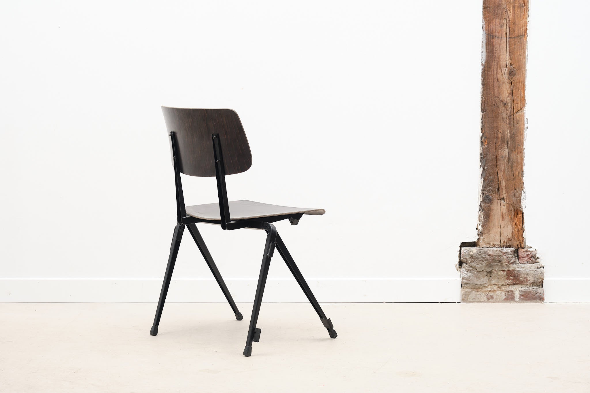 Chaise vintage Galvanitas S17 assise et dossier neufs