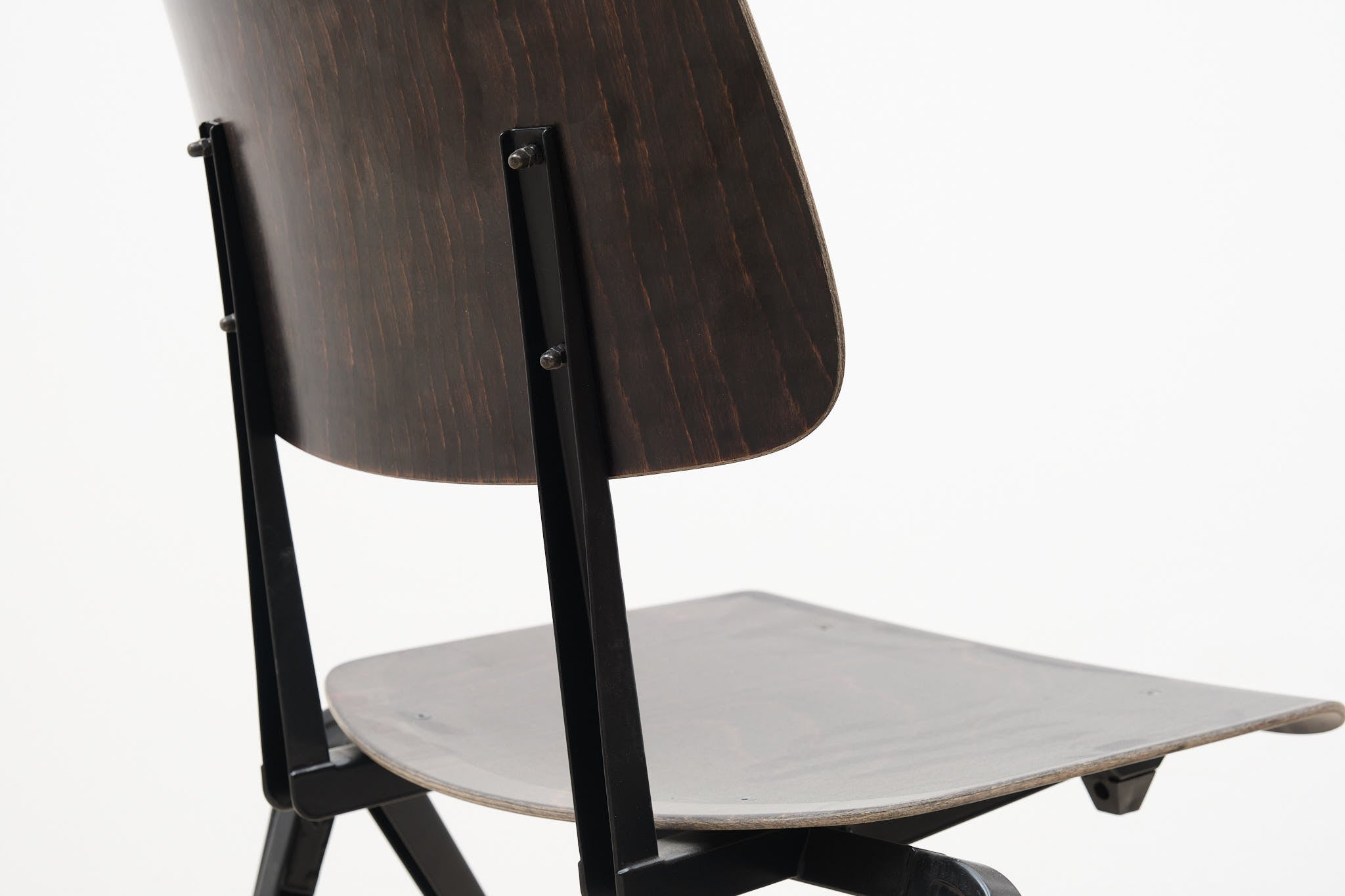 Chaise vintage Galvanitas S17 assise et dossier neufs Cartel de Belleville