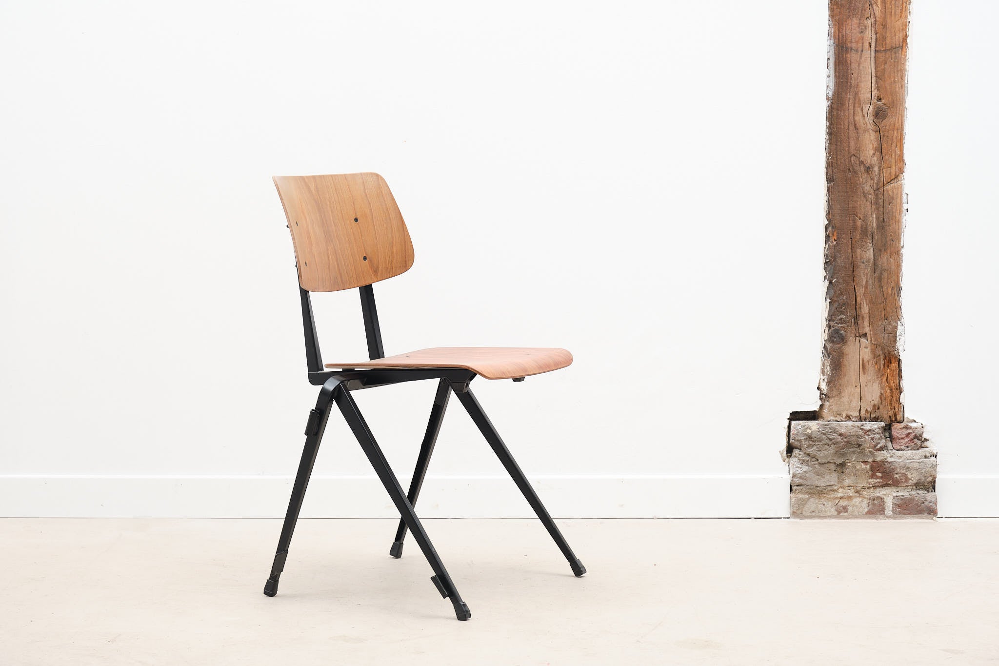 Chaise vintage Galvanitas S17 assise et dossier neufs