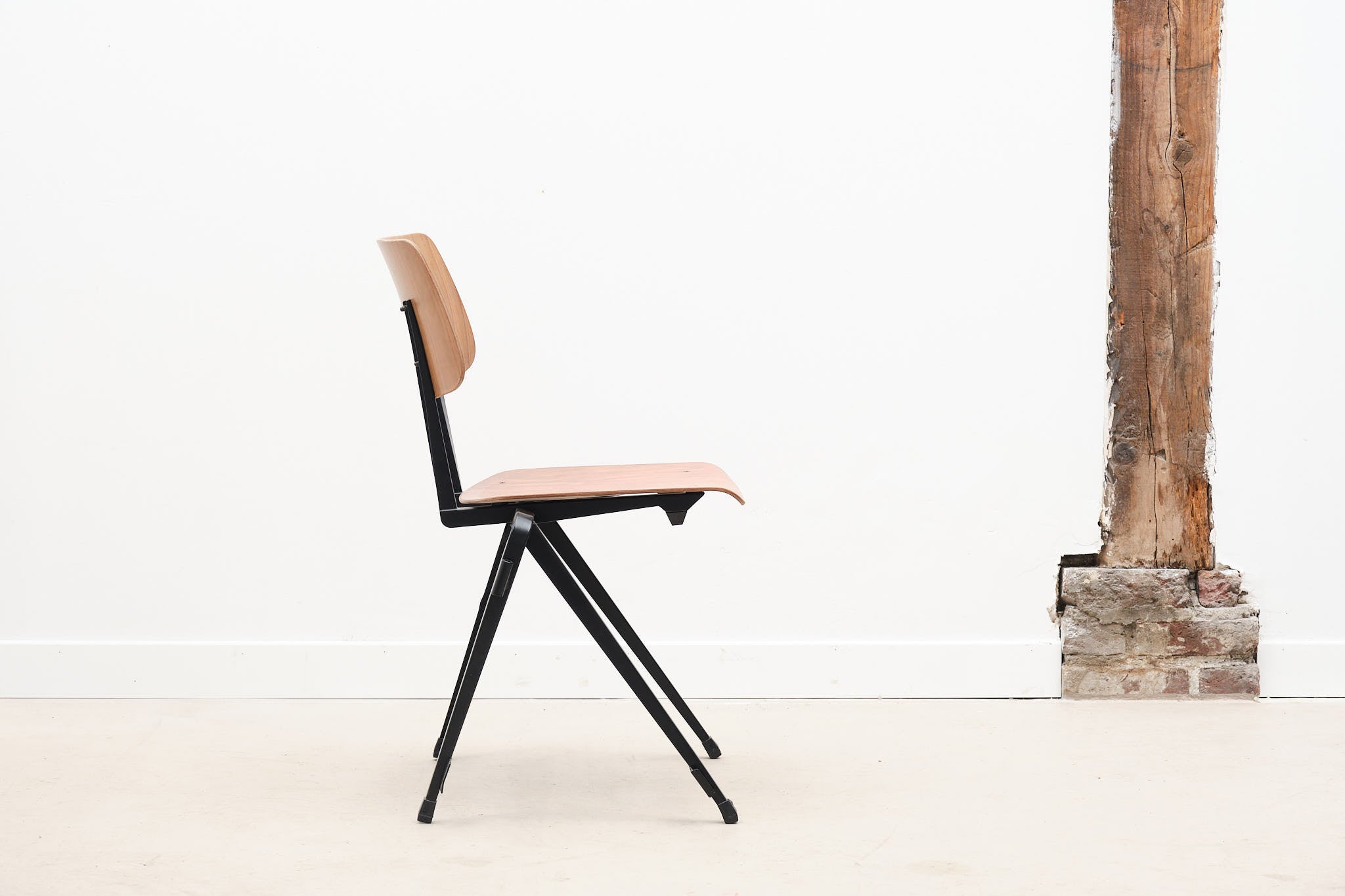 Chaise vintage Galvanitas S17 assise et dossier neufs