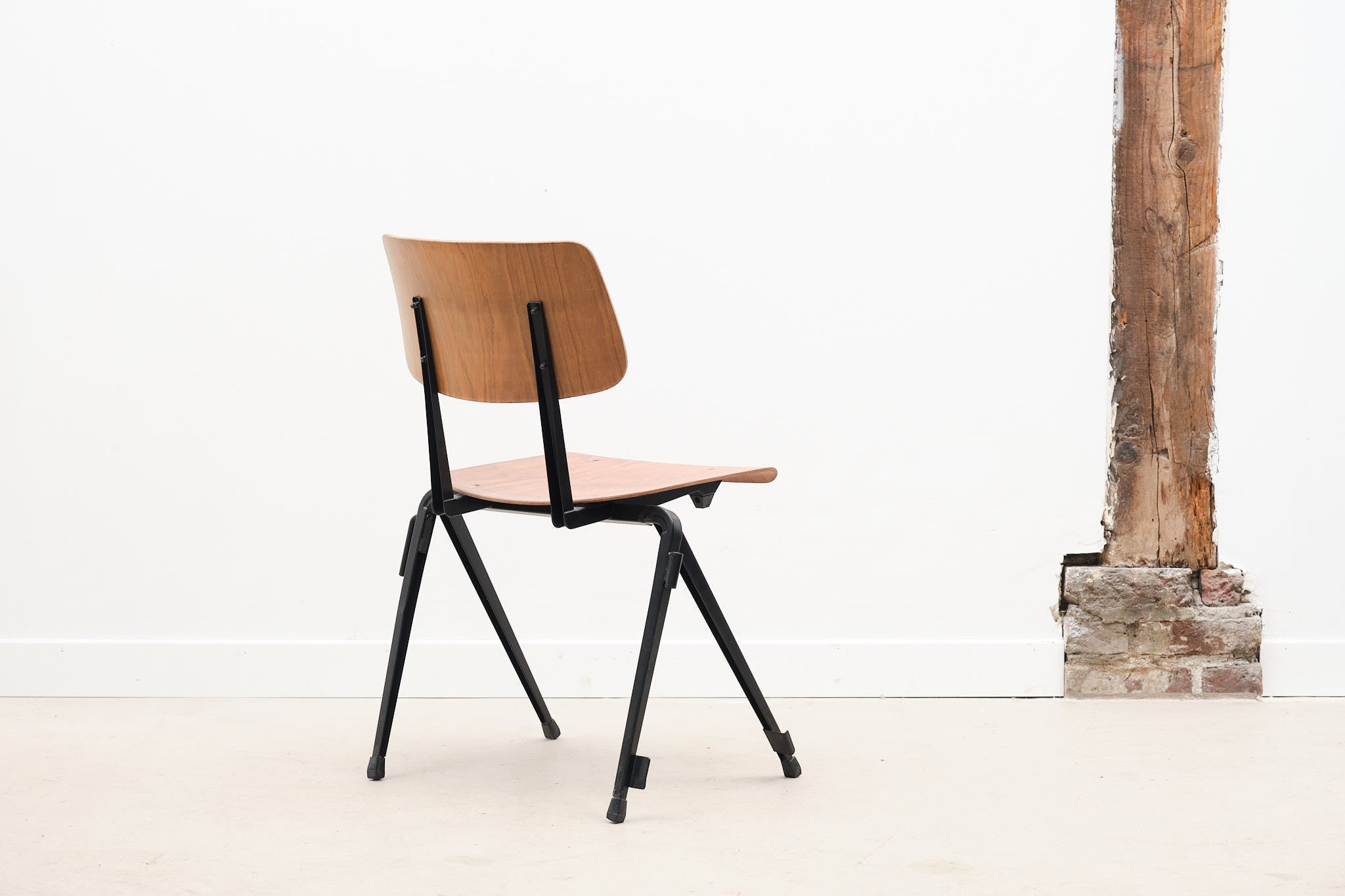 Chaise vintage Galvanitas S17 assise et dossier neufs