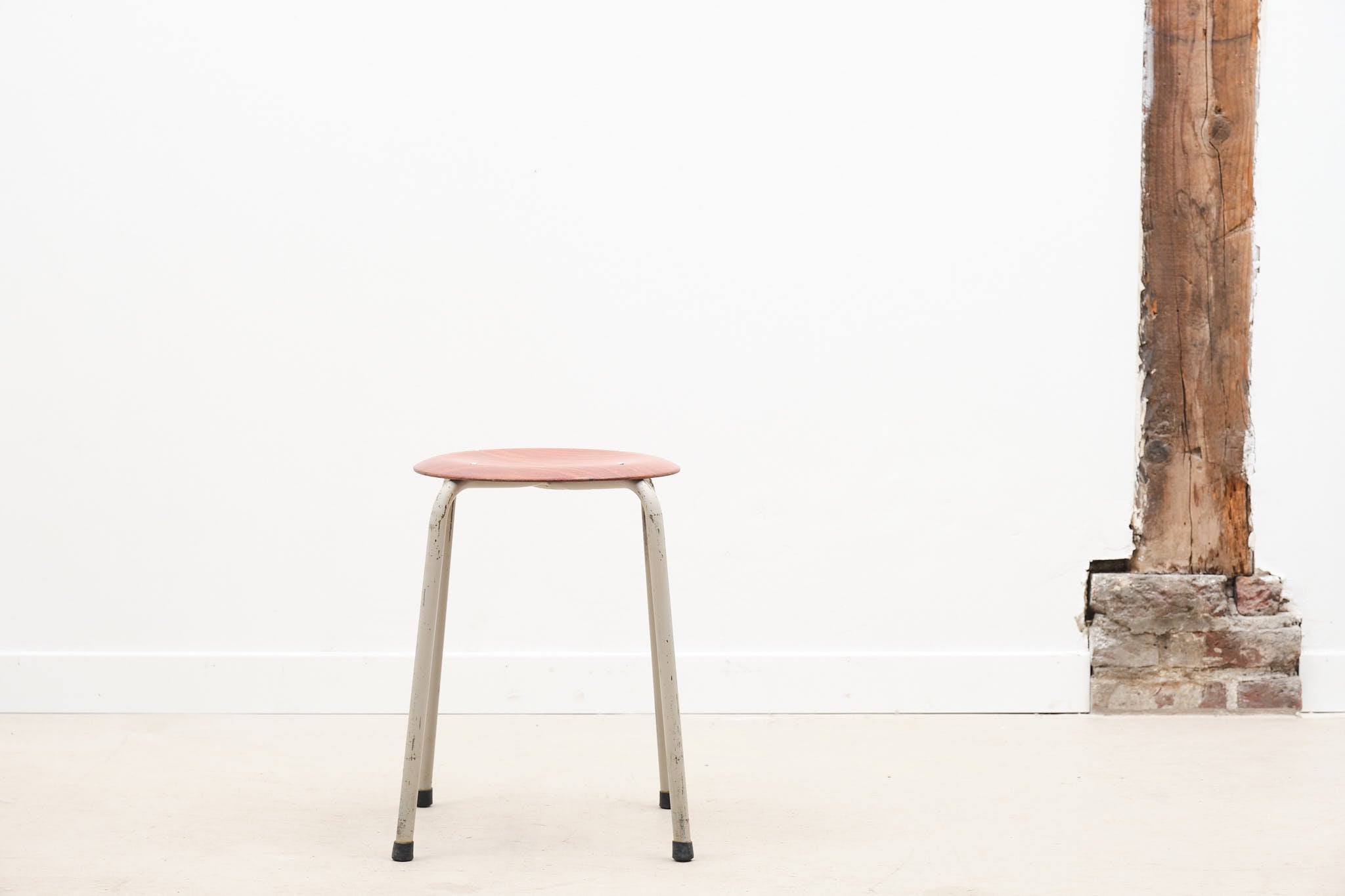 Tabouret pagholz vintage pieds gris