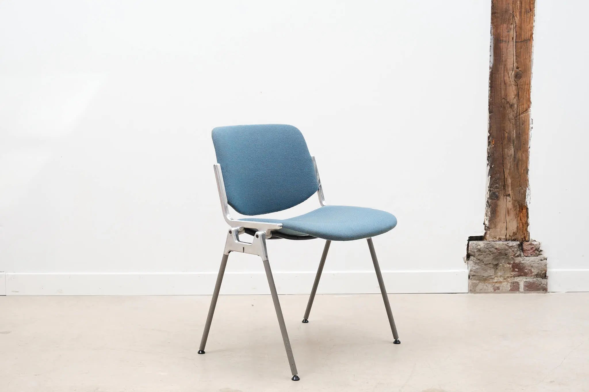 Chaise DSC 106 de G.Piretti pour Castelli colorée Cartel de Belleville