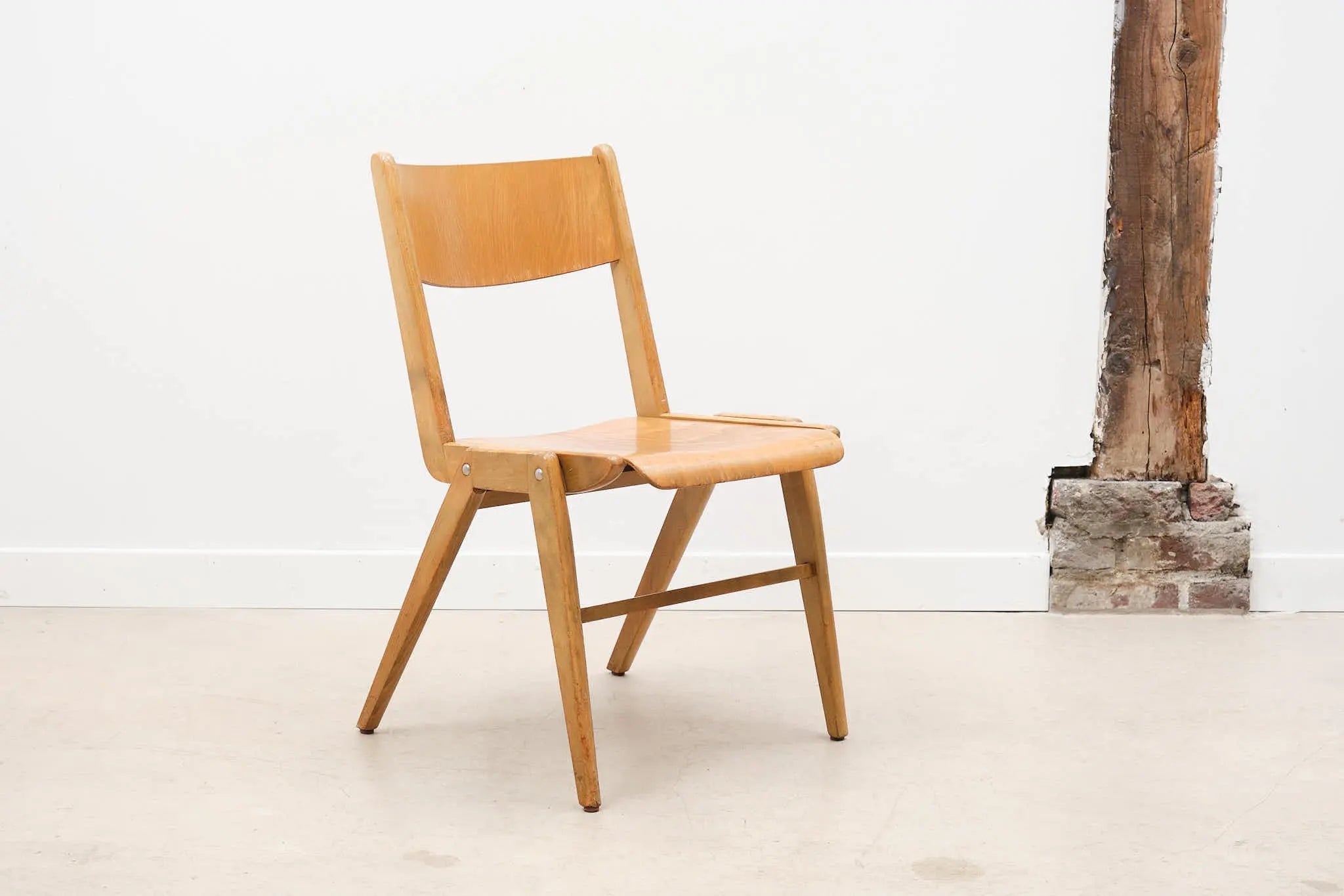 Chaise style scandinave hêtre Cartel de Belleville