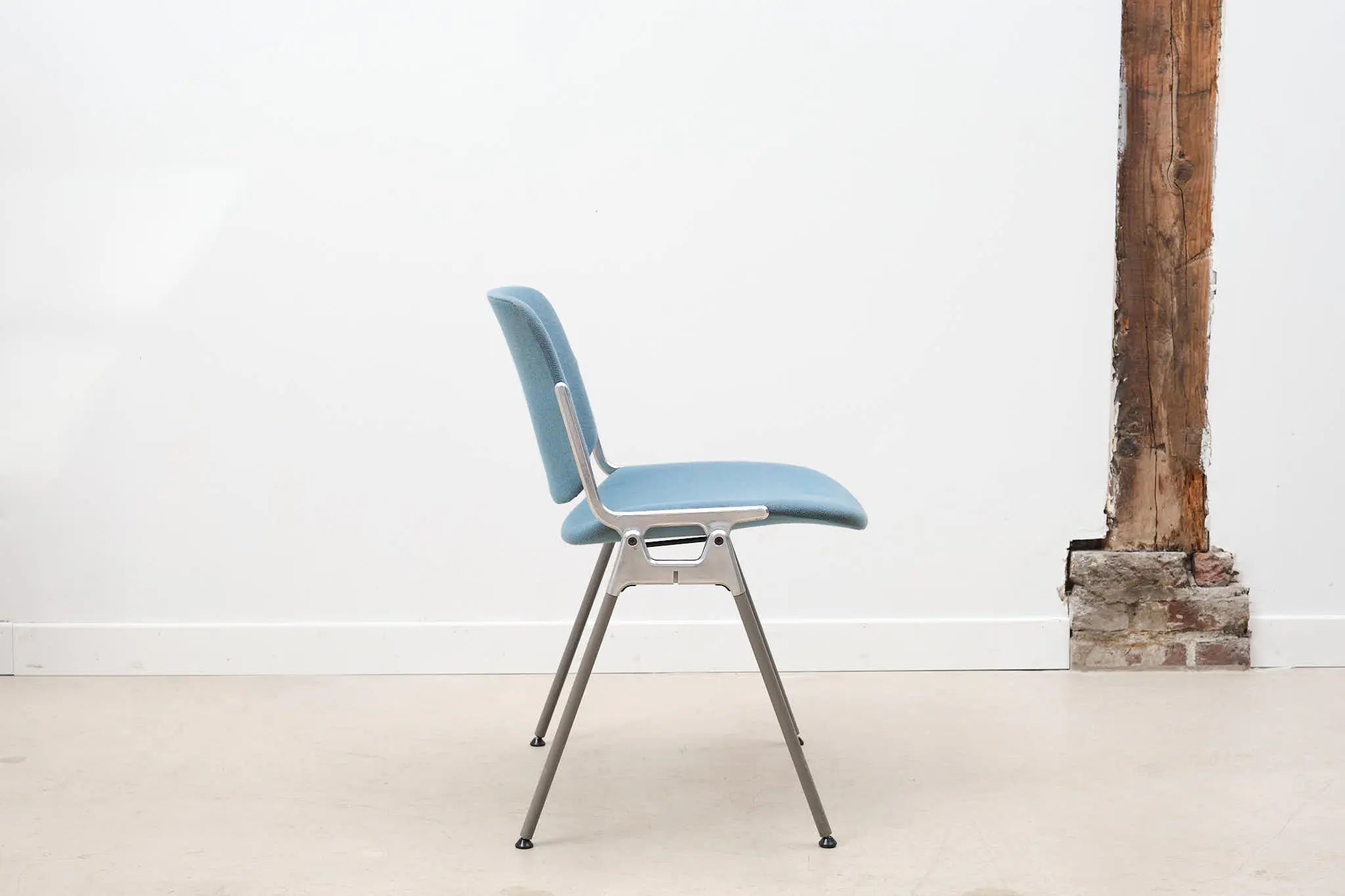 Chaise DSC 106 de G.Piretti pour Castelli colorée Cartel de Belleville