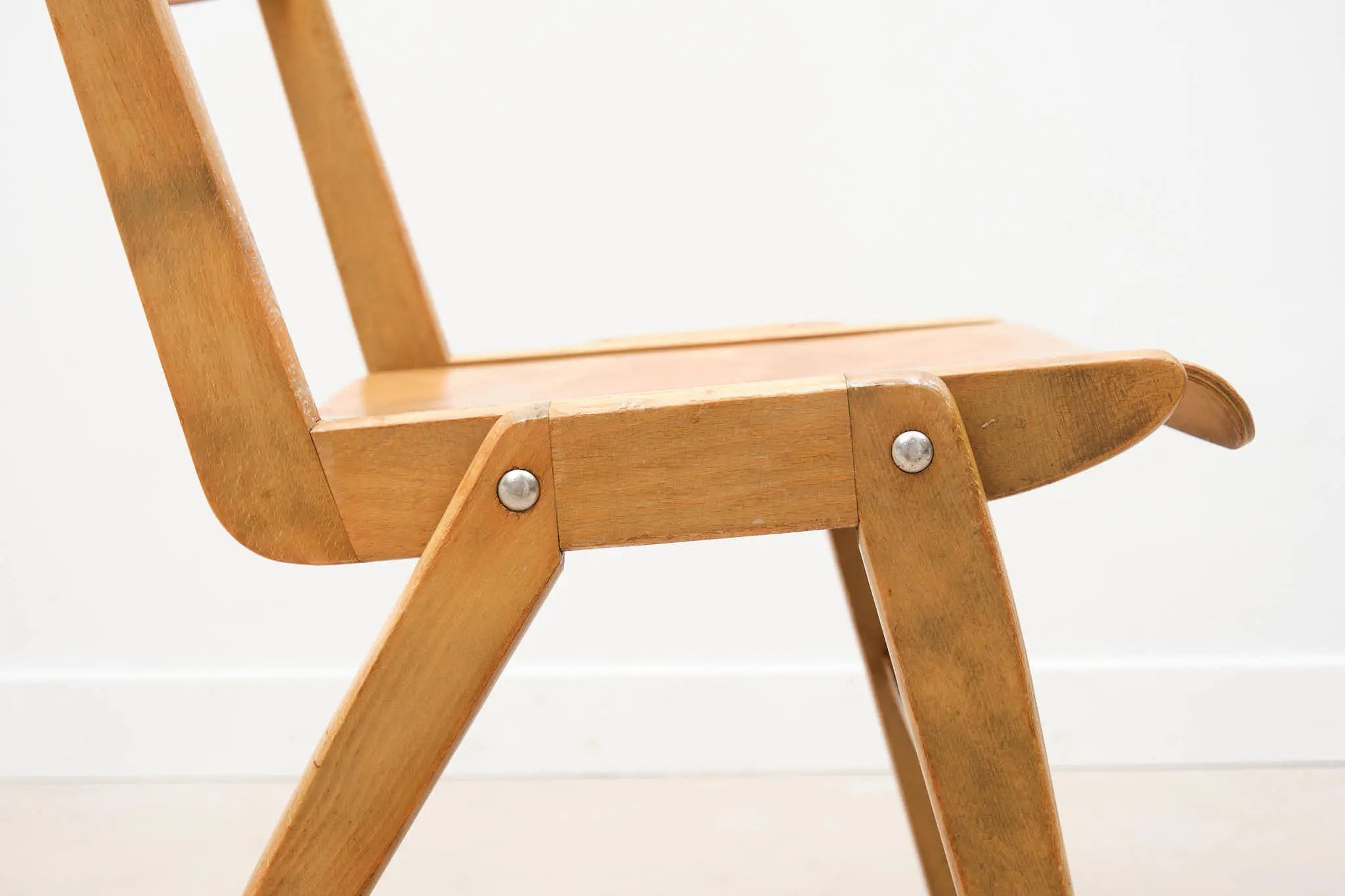 Chaise style scandinave hêtre Cartel de Belleville