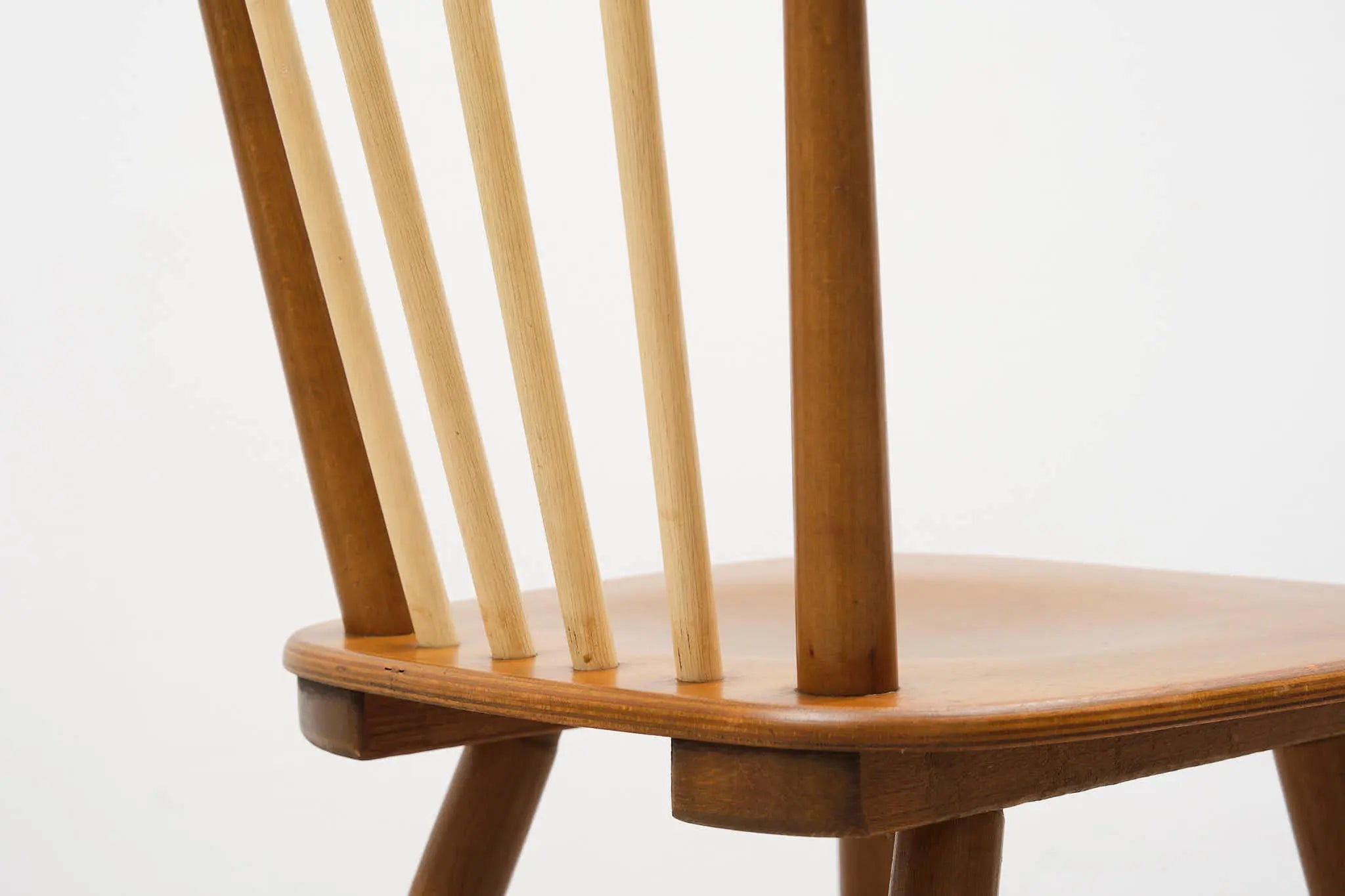 Chaise bistrot scandinave à barreaux chêne Cartel de Belleville