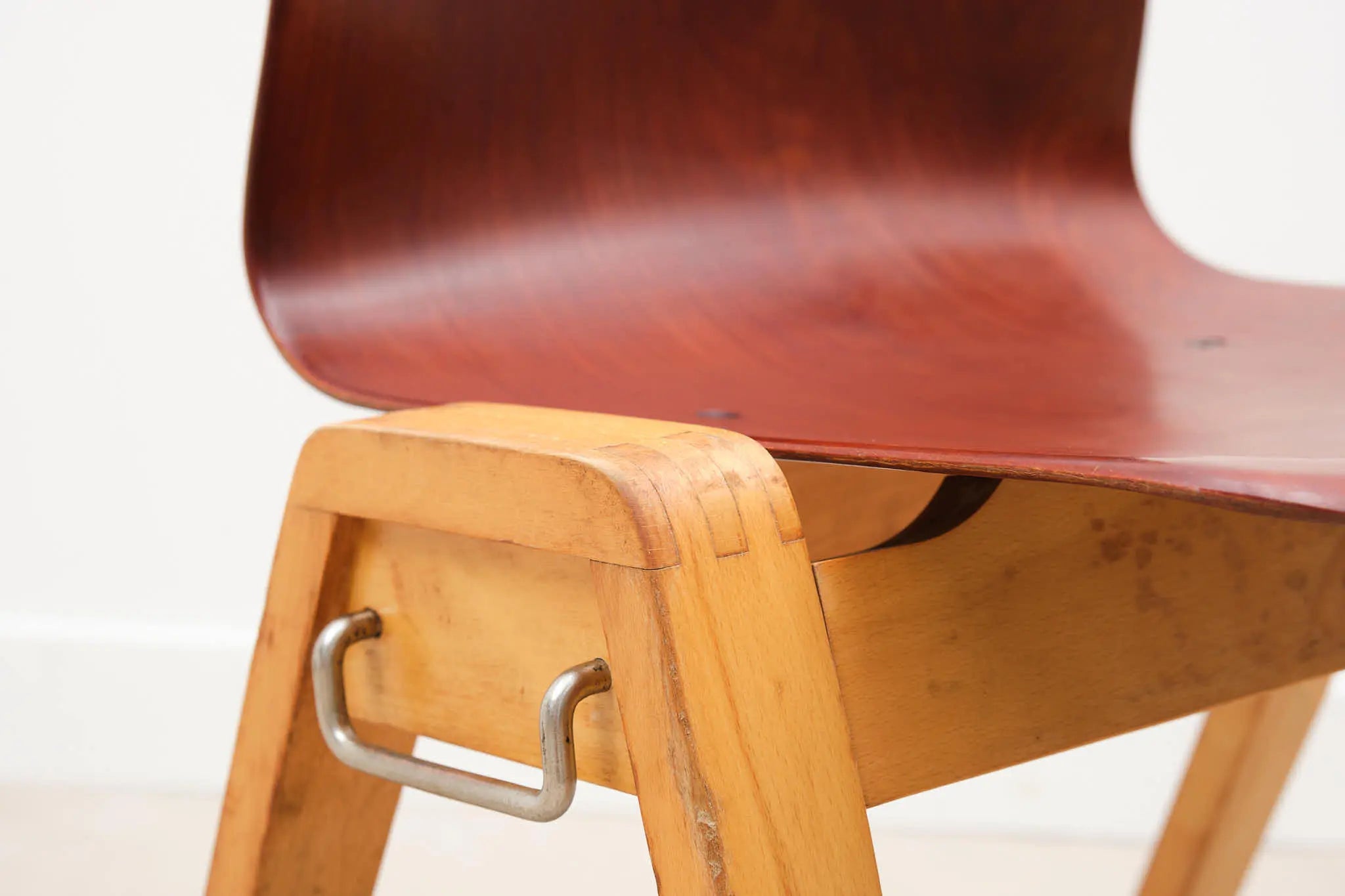 Chaise bistrot pagwood acajou et hêtre Cartel de Belleville
