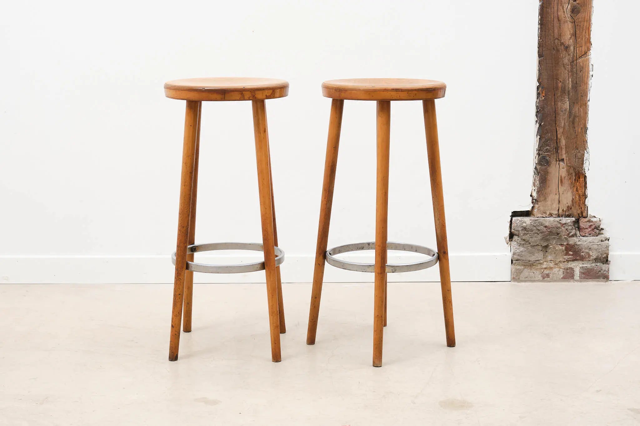 Tabouret de bar en bois style Baumann chêne Cartel de Belleville