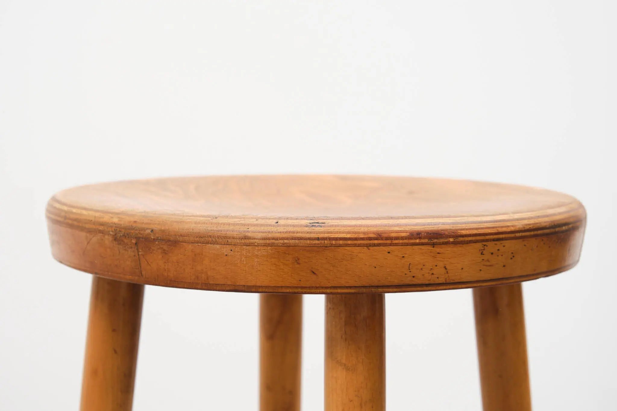 Tabouret de bar en bois style Baumann chêne Cartel de Belleville