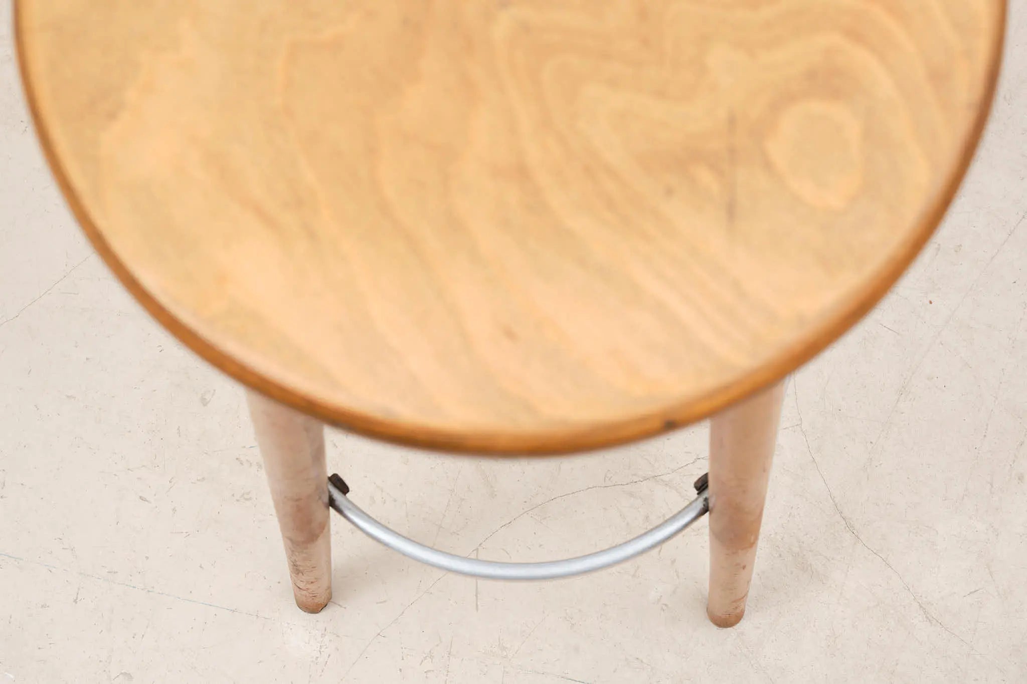 Tabouret de bar en bois style Baumann chêne Cartel de Belleville