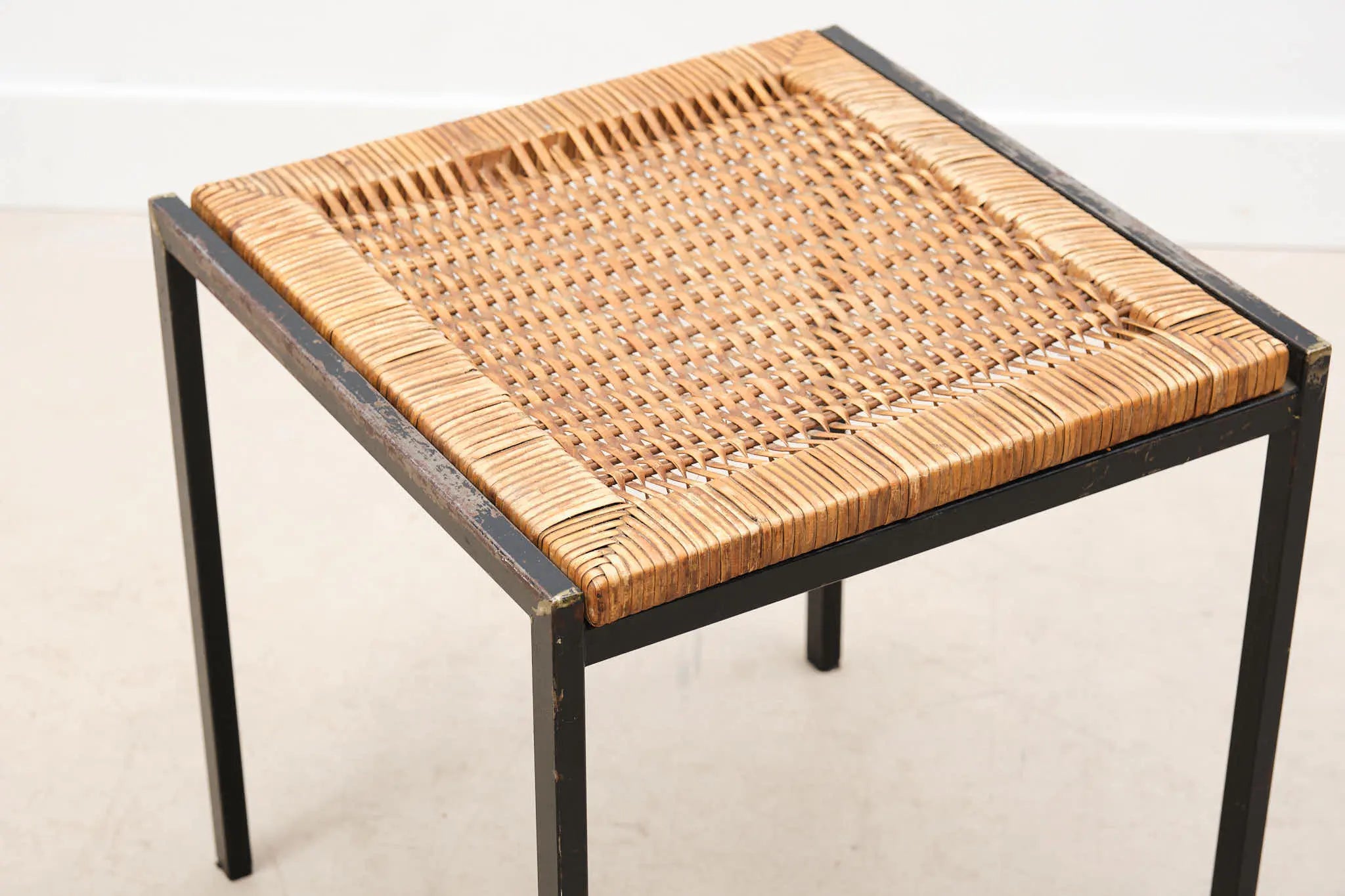 Table d'appoint en rotin Cartel de Belleville